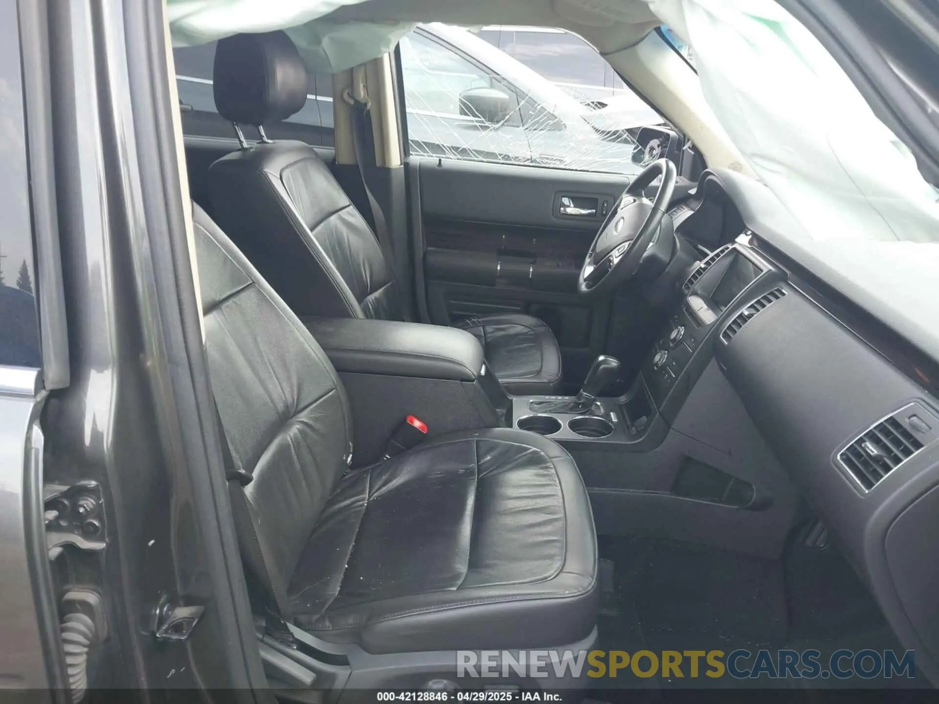 5 Photograph of a damaged car 2FMGK5C84KBA00572 FORD FLEX 2019