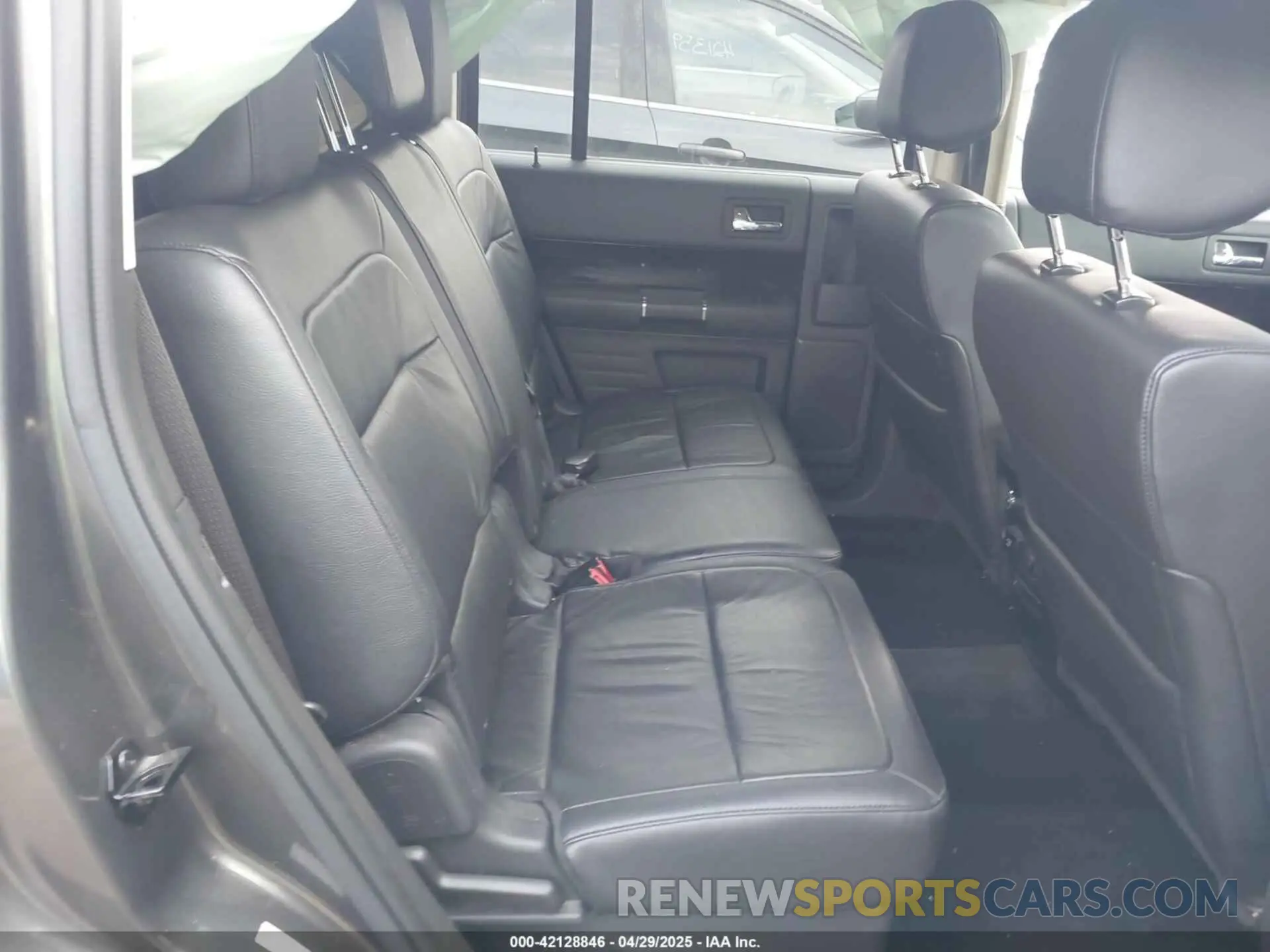 8 Photograph of a damaged car 2FMGK5C84KBA00572 FORD FLEX 2019