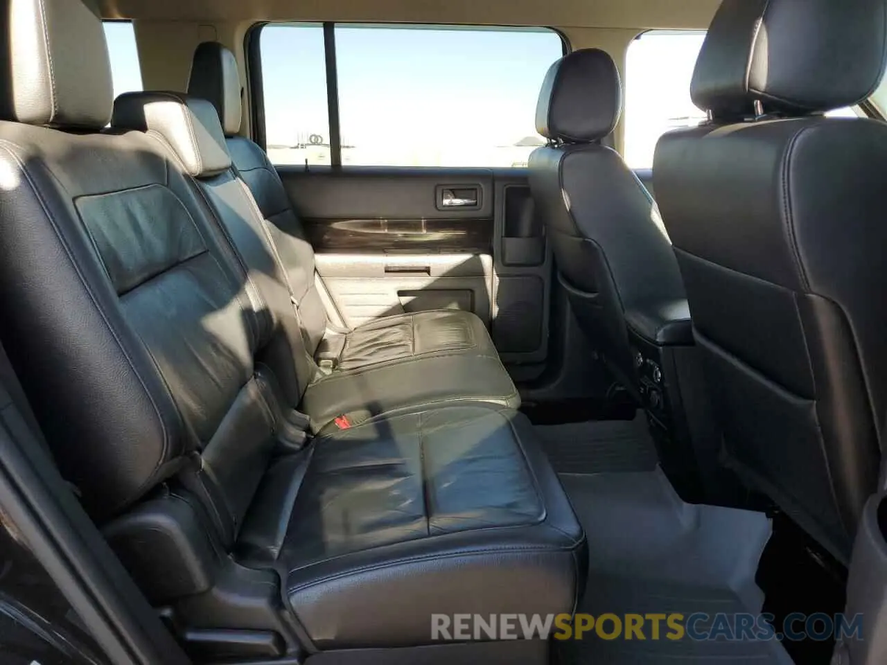 10 Photograph of a damaged car 2FMGK5C84KBA17274 FORD FLEX 2019