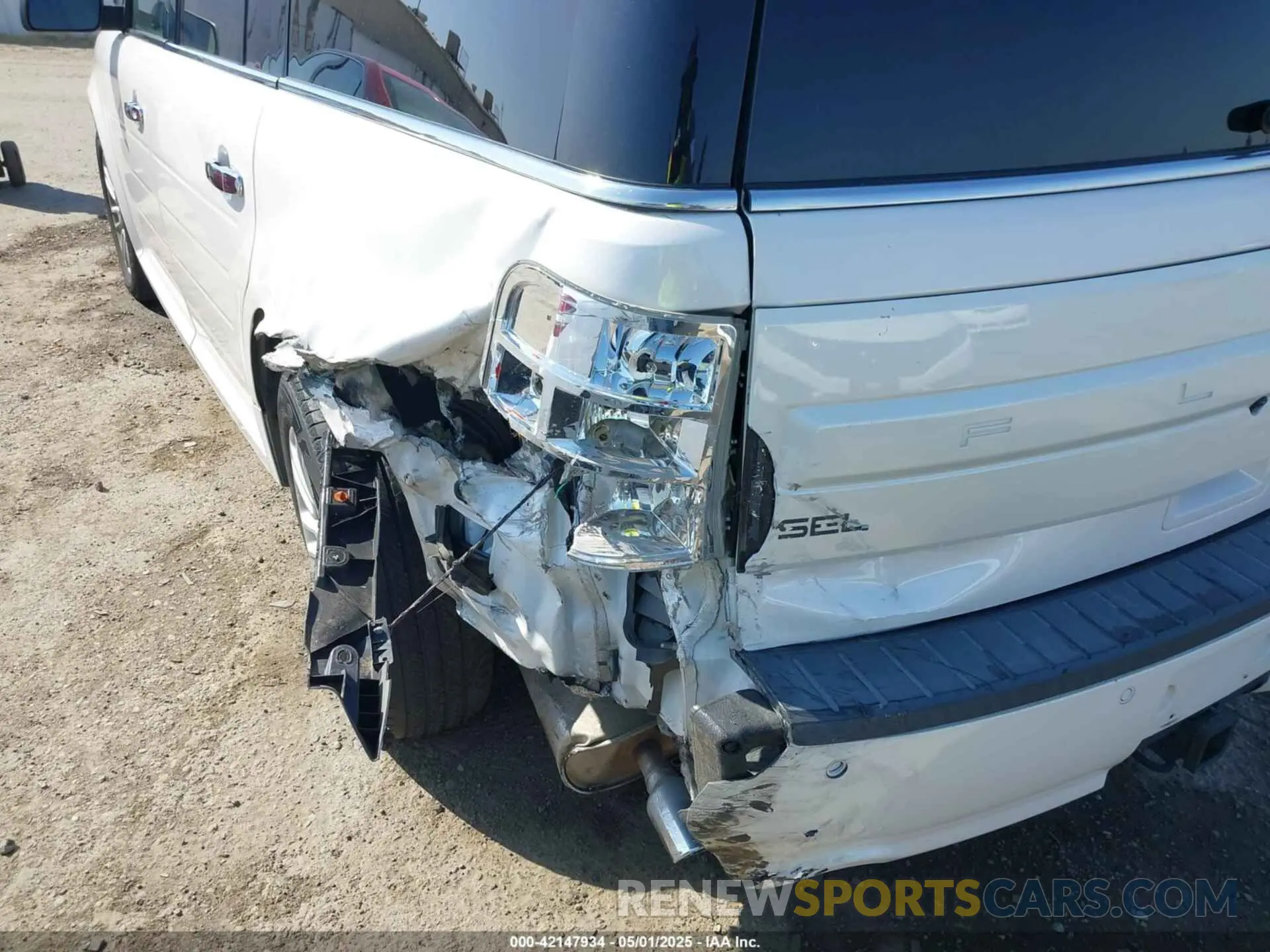 17 Photograph of a damaged car 2FMGK5C87KBA39320 FORD FLEX 2019