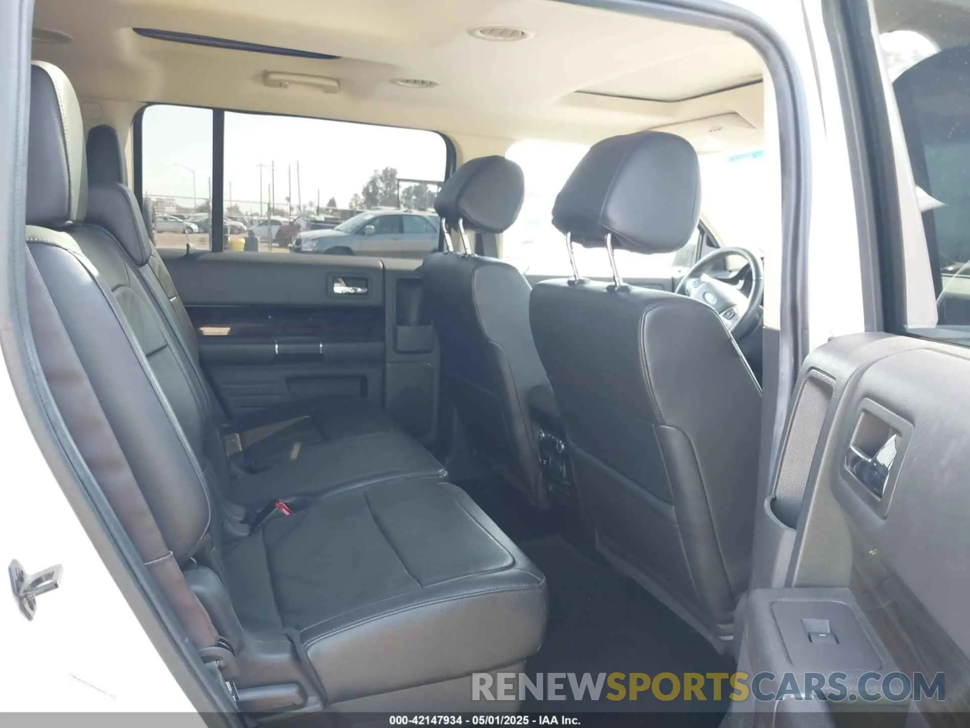8 Photograph of a damaged car 2FMGK5C87KBA39320 FORD FLEX 2019