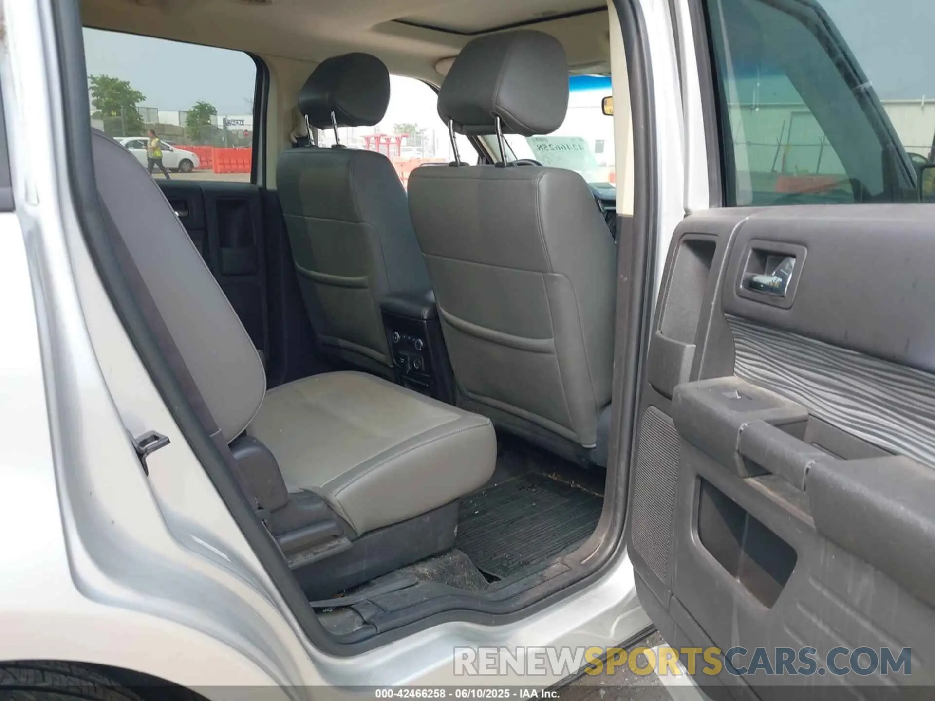 8 Photograph of a damaged car 2FMGK5C88KBA07508 FORD FLEX 2019
