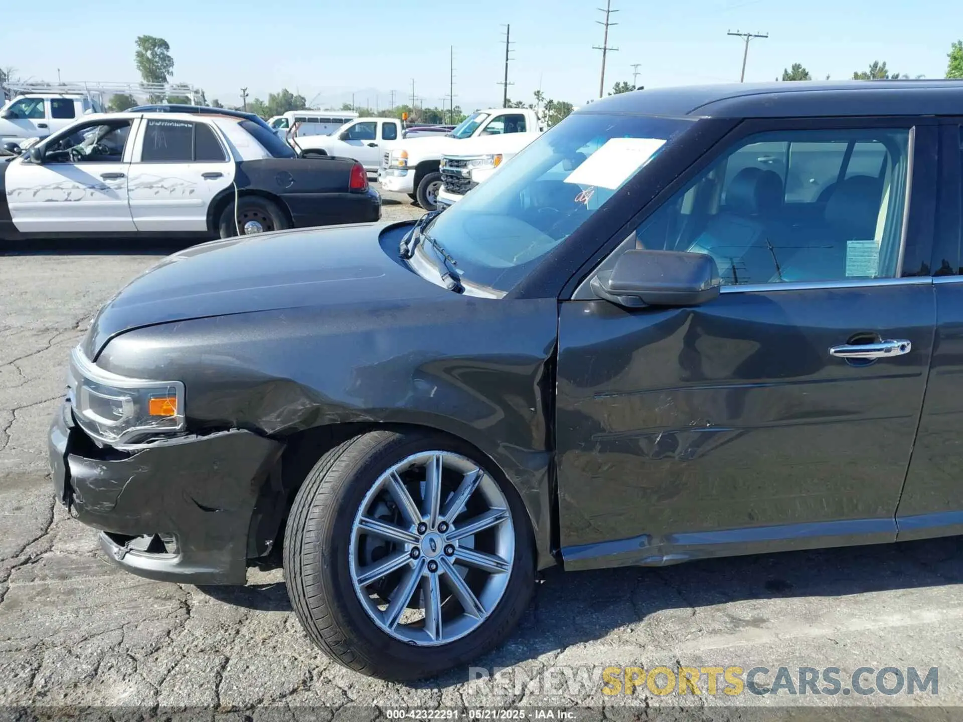 17 Photograph of a damaged car 2FMGK5D86KBA03228 FORD FLEX 2019