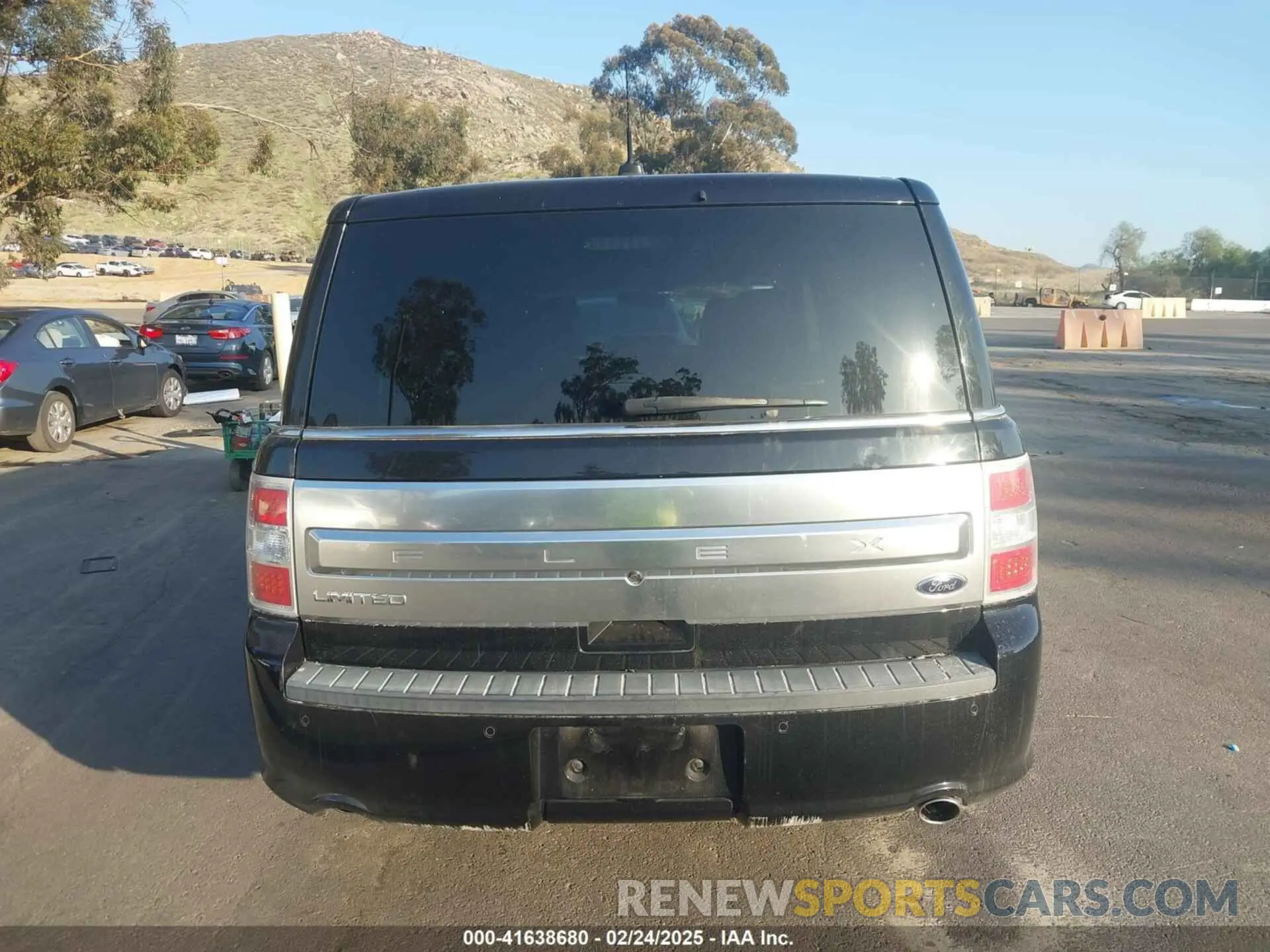 17 Photograph of a damaged car 2FMGK5D86KBA30168 FORD FLEX 2019