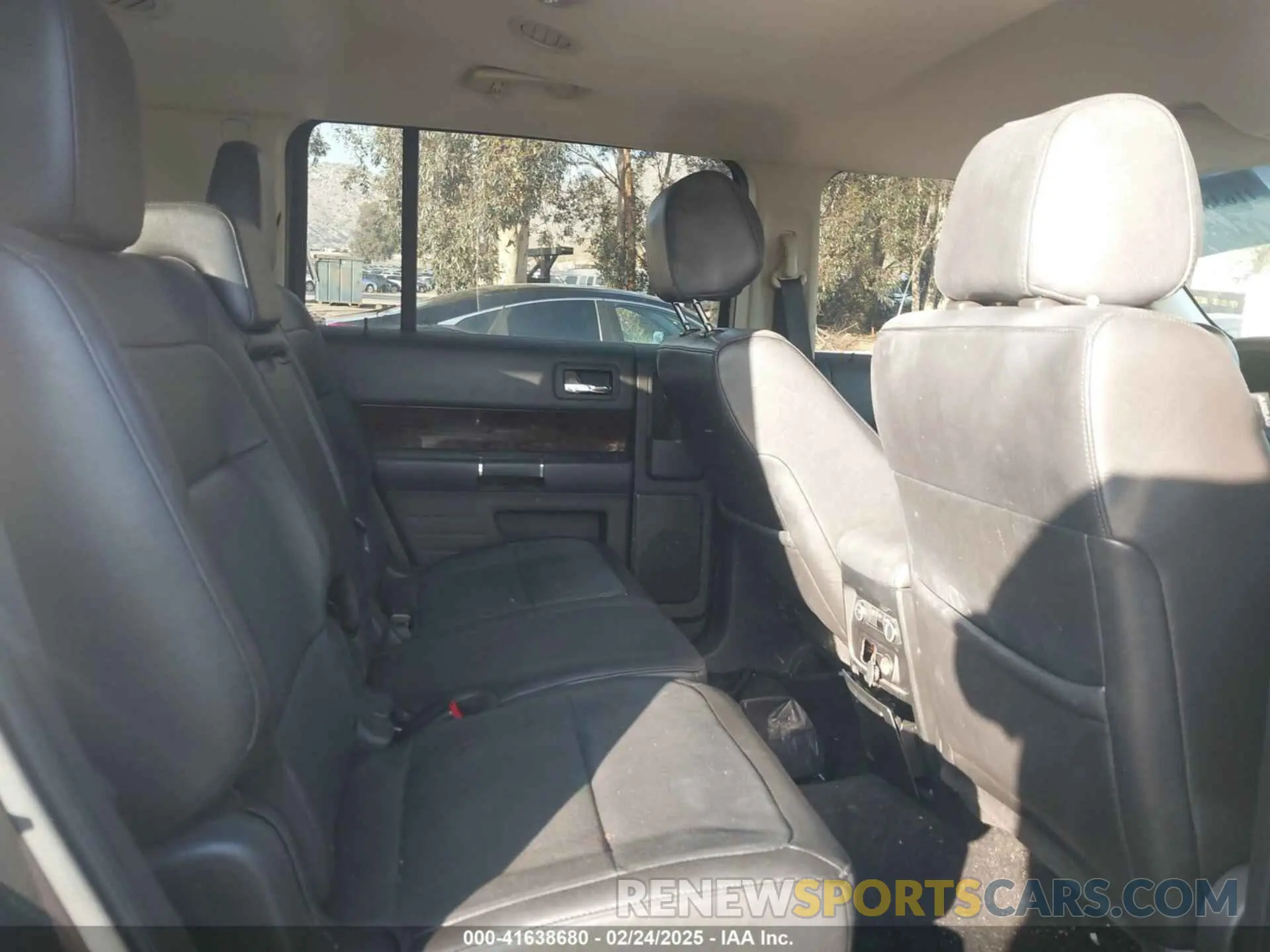 8 Photograph of a damaged car 2FMGK5D86KBA30168 FORD FLEX 2019