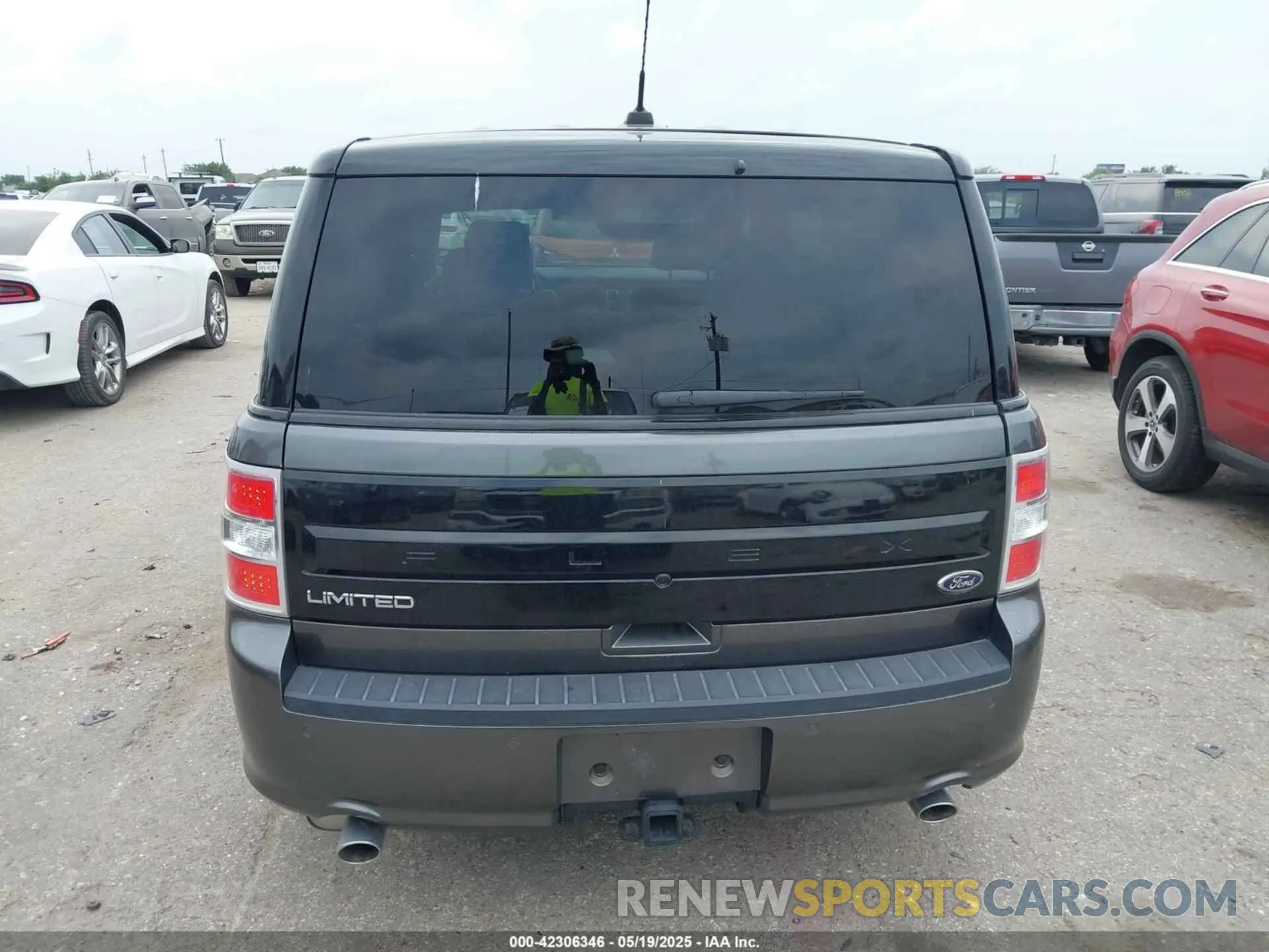 16 Photograph of a damaged car 2FMGK5D88KBA39311 FORD FLEX 2019