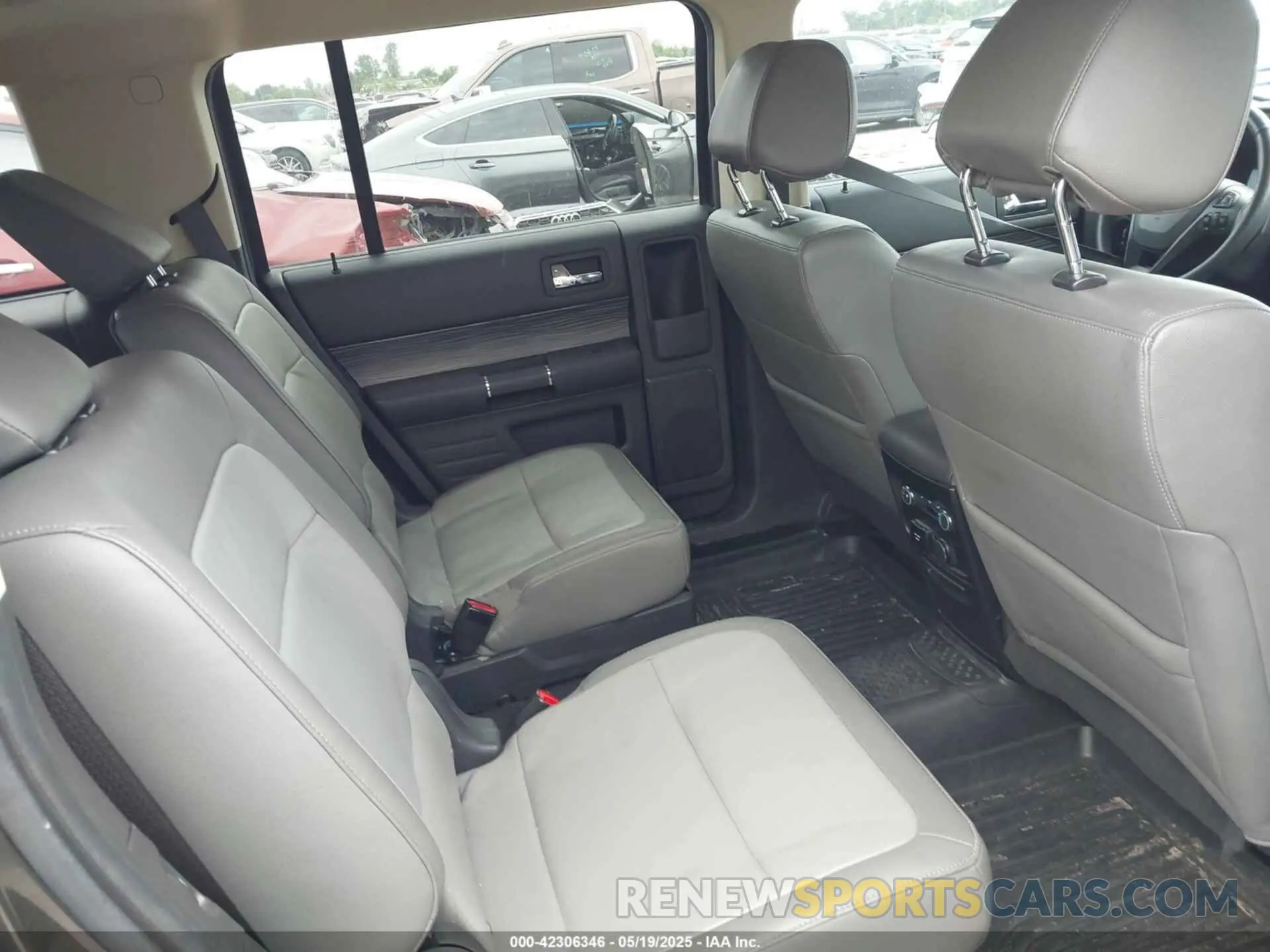 8 Photograph of a damaged car 2FMGK5D88KBA39311 FORD FLEX 2019