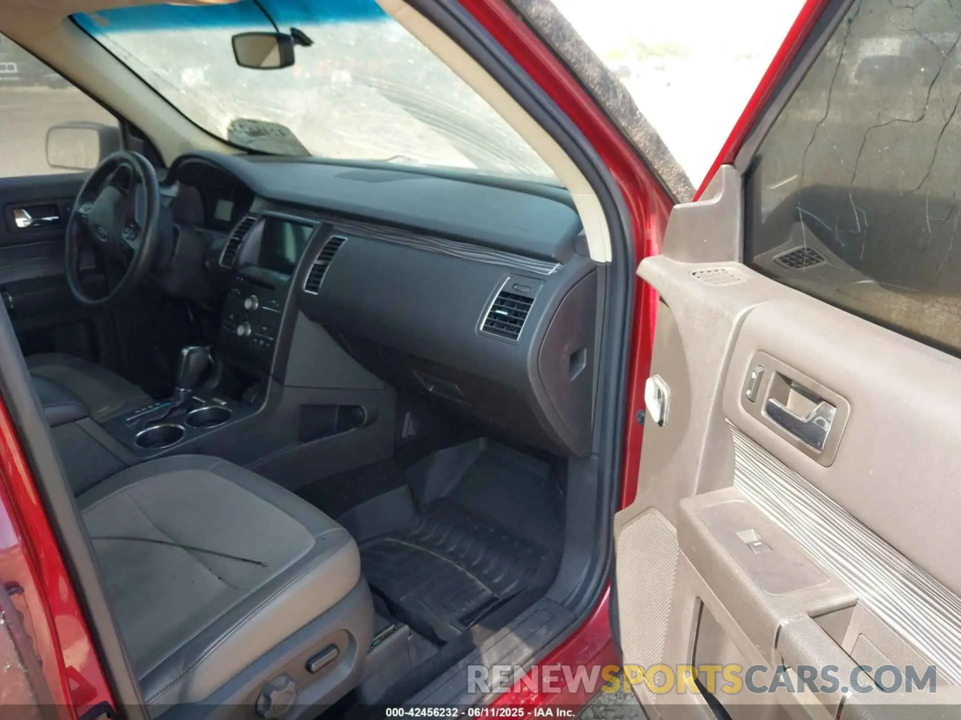5 Photograph of a damaged car 2FMHK6C80KBA19663 FORD FLEX 2019