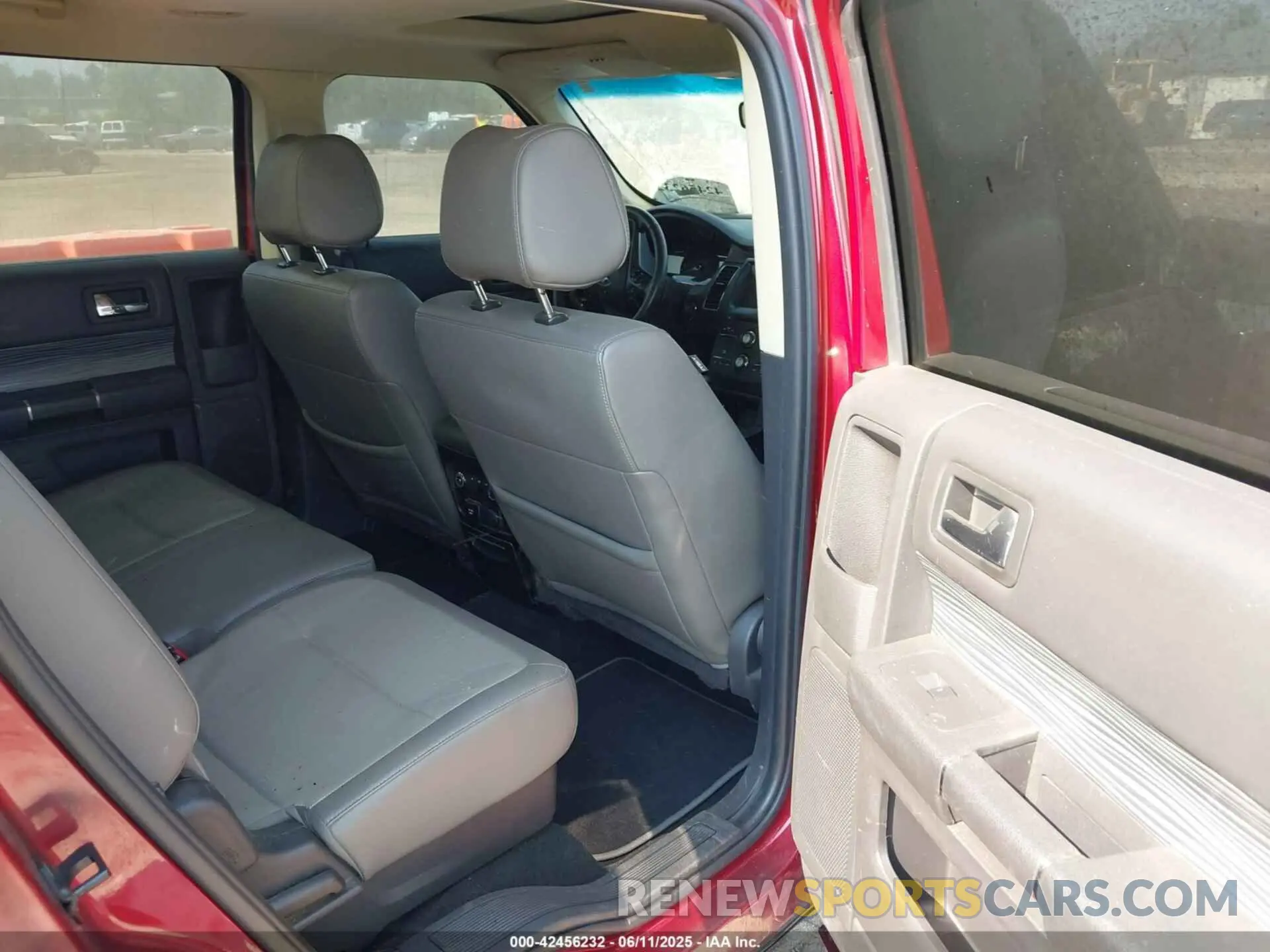 8 Photograph of a damaged car 2FMHK6C80KBA19663 FORD FLEX 2019