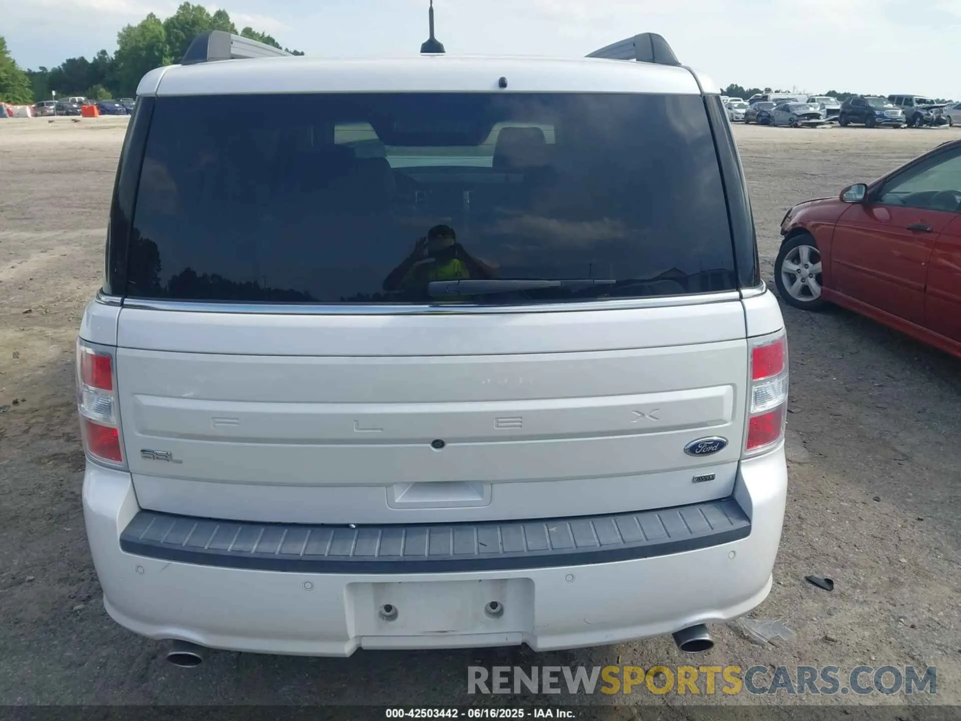17 Photograph of a damaged car 2FMHK6C83KBA00072 FORD FLEX 2019