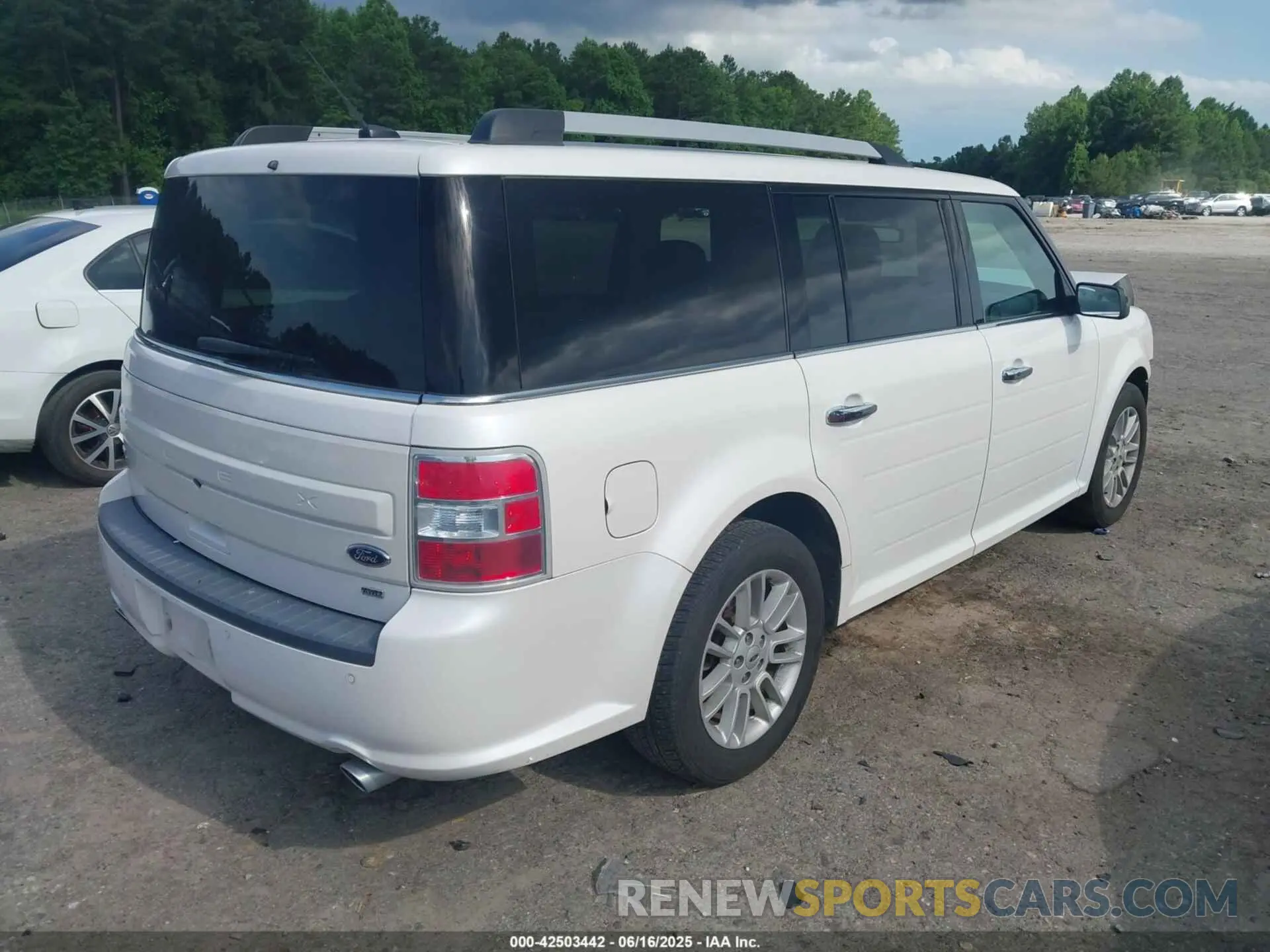 4 Photograph of a damaged car 2FMHK6C83KBA00072 FORD FLEX 2019