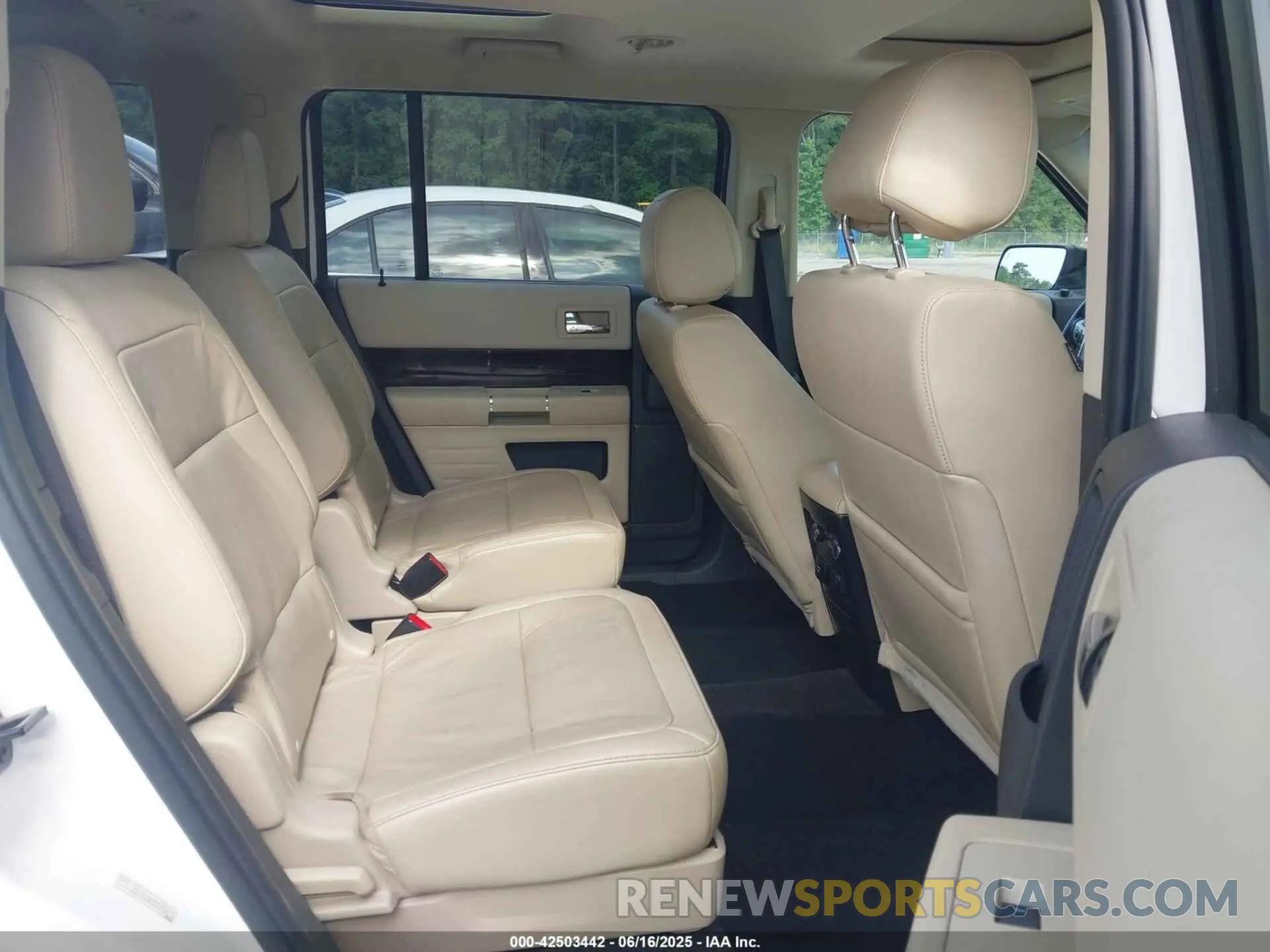8 Photograph of a damaged car 2FMHK6C83KBA00072 FORD FLEX 2019