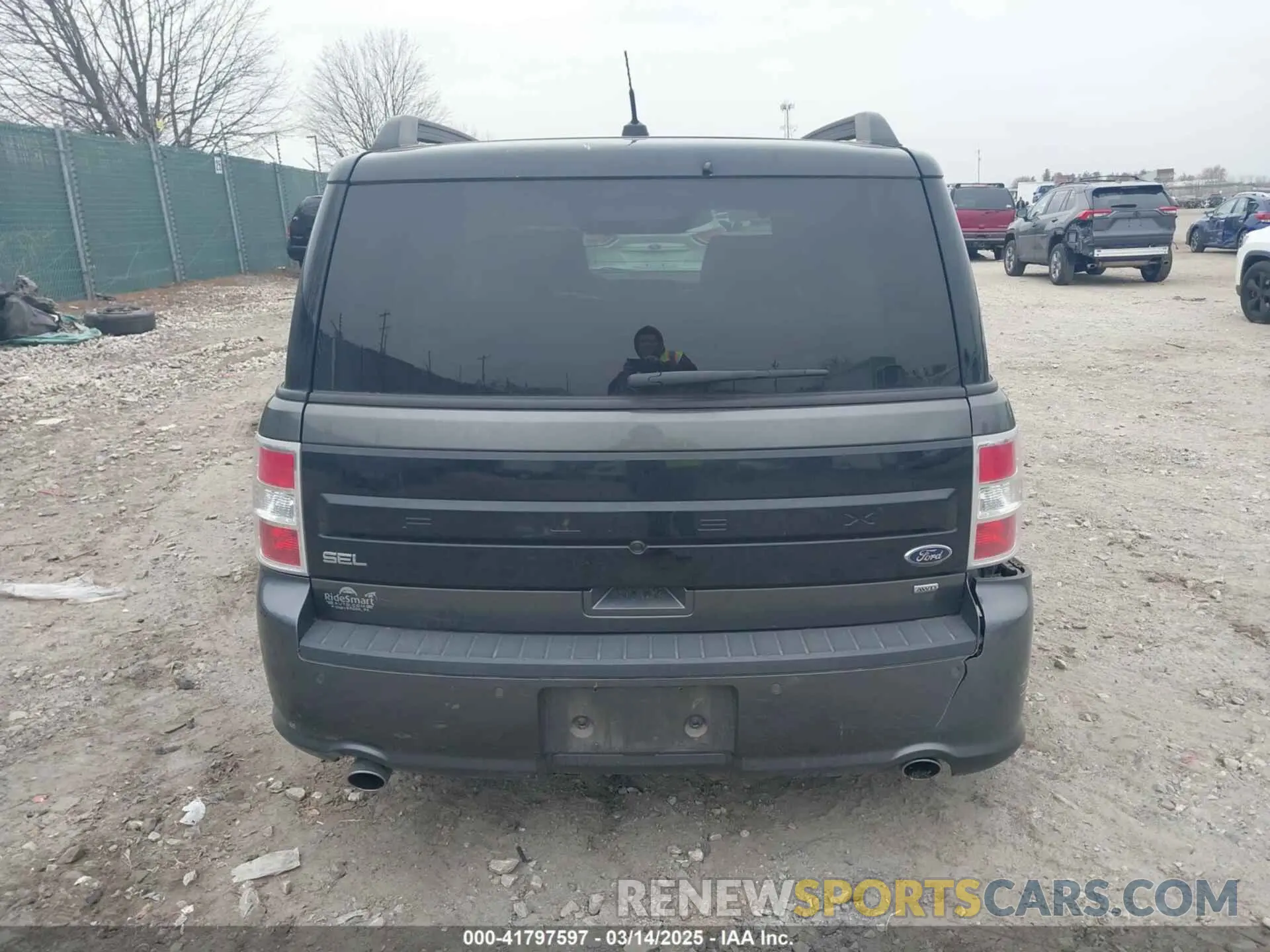 16 Photograph of a damaged car 2FMHK6C83KBA10648 FORD FLEX 2019