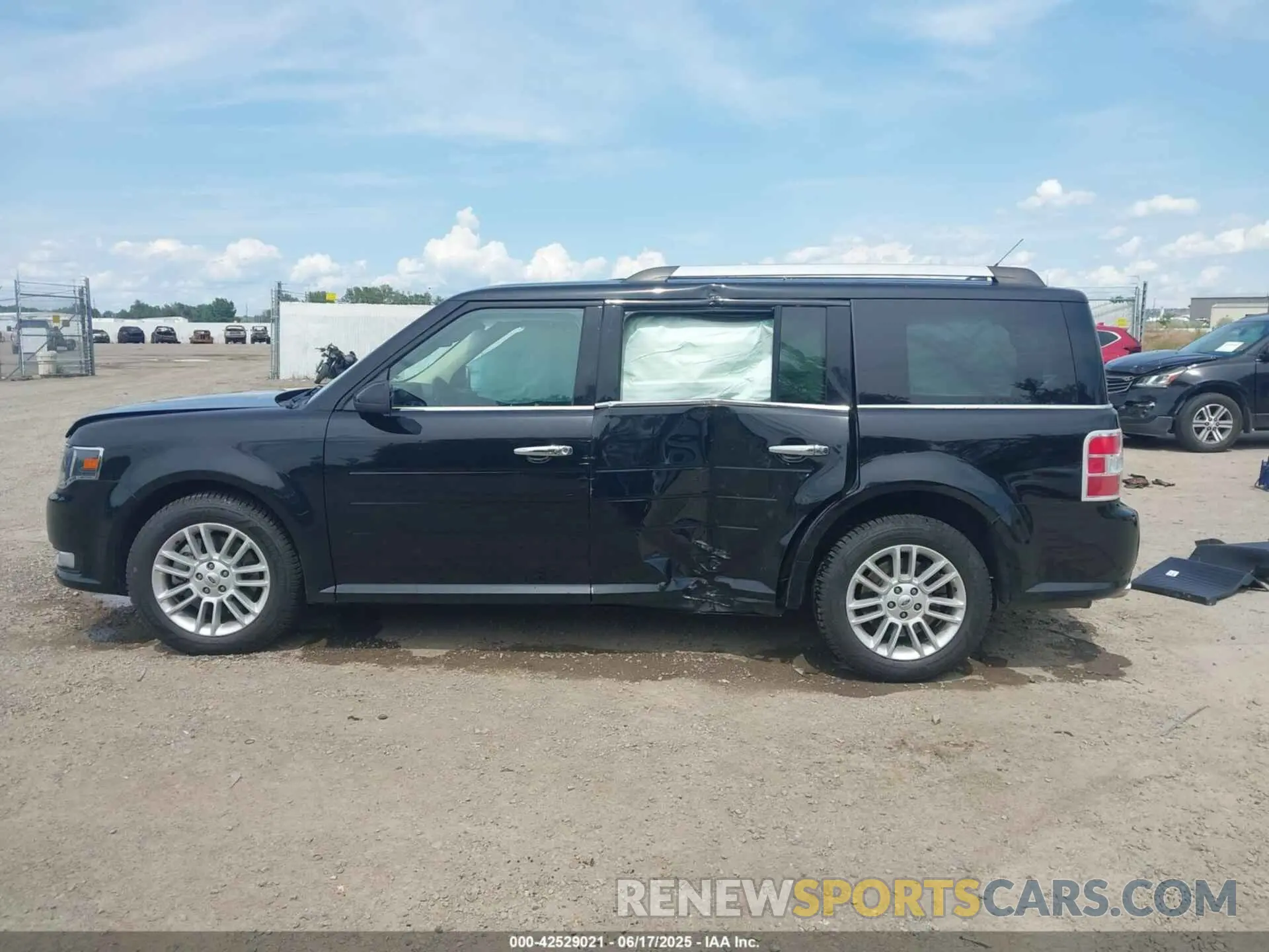 13 Photograph of a damaged car 2FMHK6C88KBA27669 FORD FLEX 2019