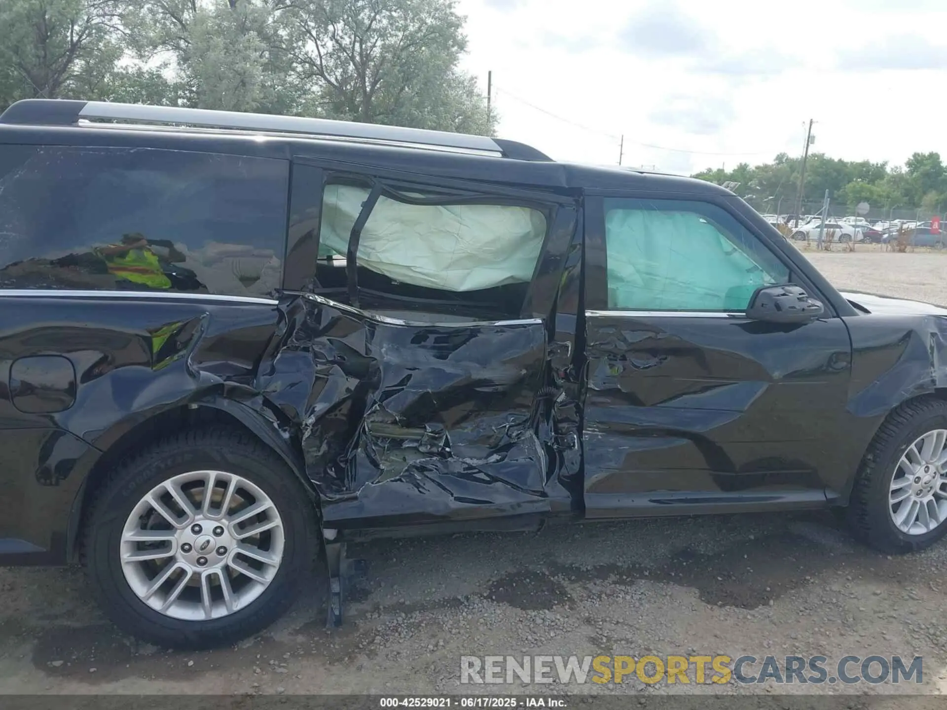 16 Photograph of a damaged car 2FMHK6C88KBA27669 FORD FLEX 2019