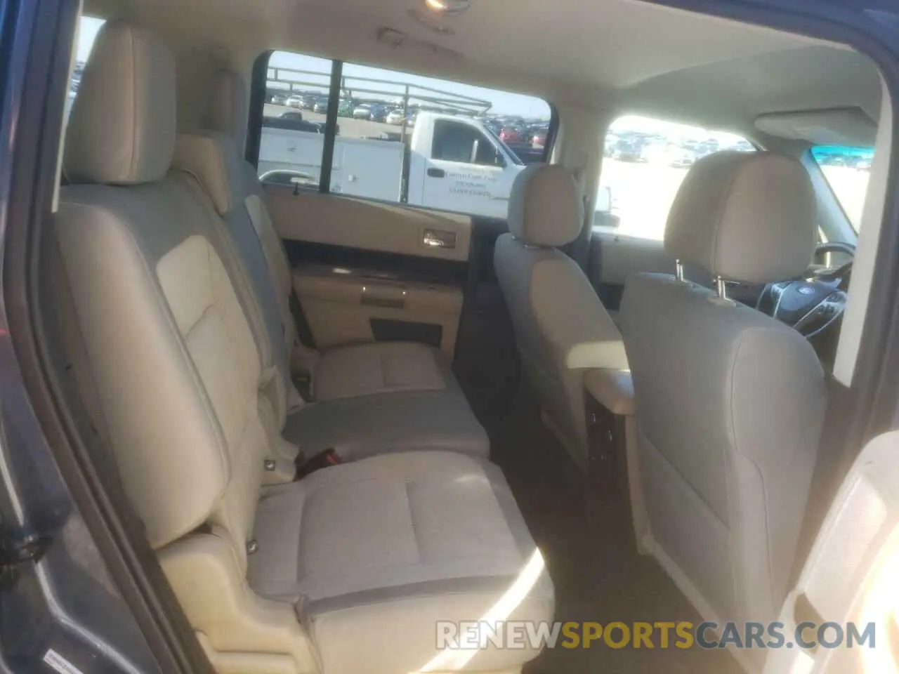 10 Photograph of a damaged car 2FMHK6C8XKBA26863 FORD FLEX 2019