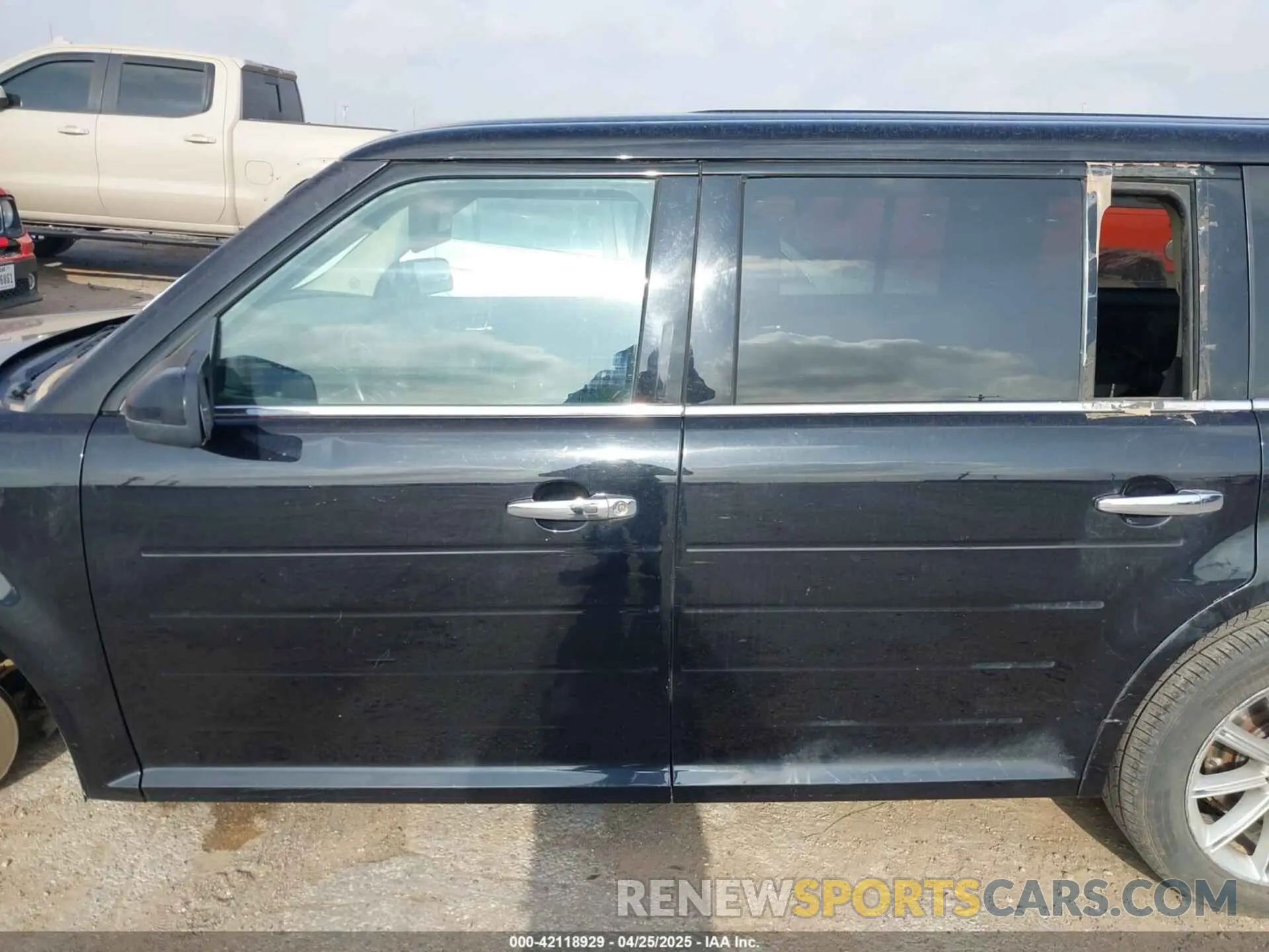 13 Photograph of a damaged car 2FMHK6D88KBA03323 FORD FLEX 2019