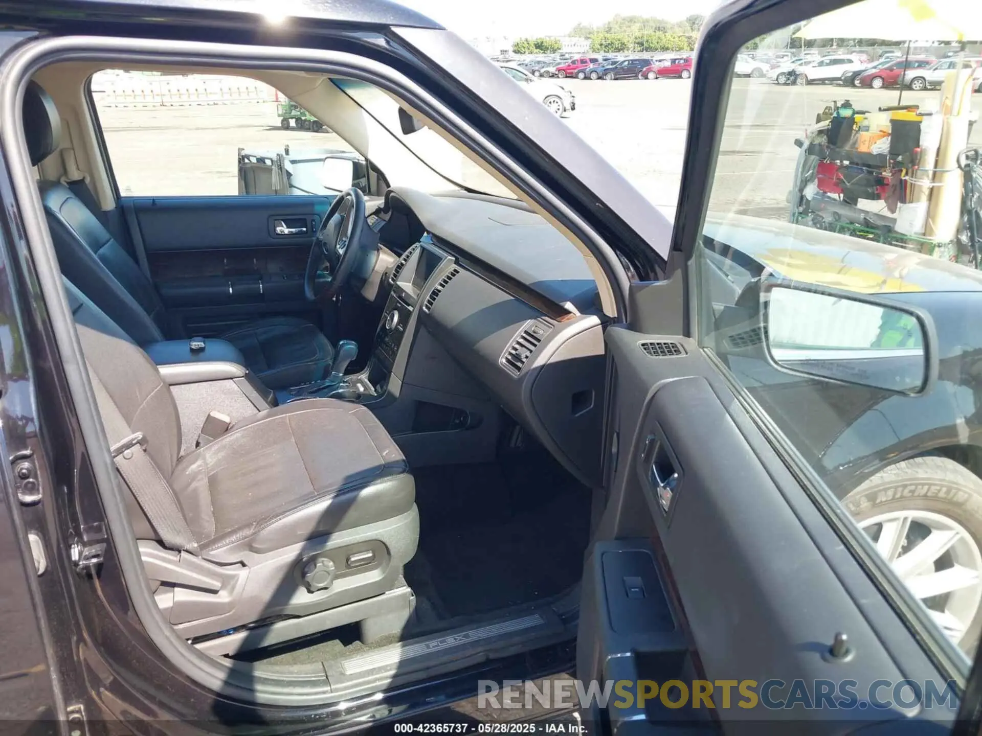 5 Photograph of a damaged car 2FMHK6D89KBA04190 FORD FLEX 2019