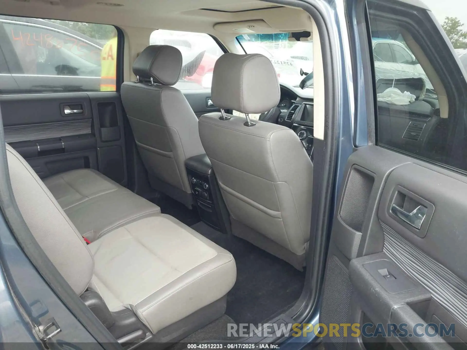 8 Photograph of a damaged car 2FMHK6DT4KBA25128 FORD FLEX 2019