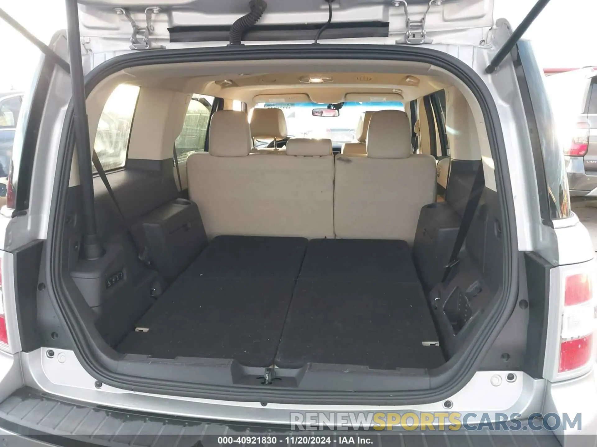 18 Photograph of a damaged car 2FMHK6DTXKBA16062 FORD FLEX 2019