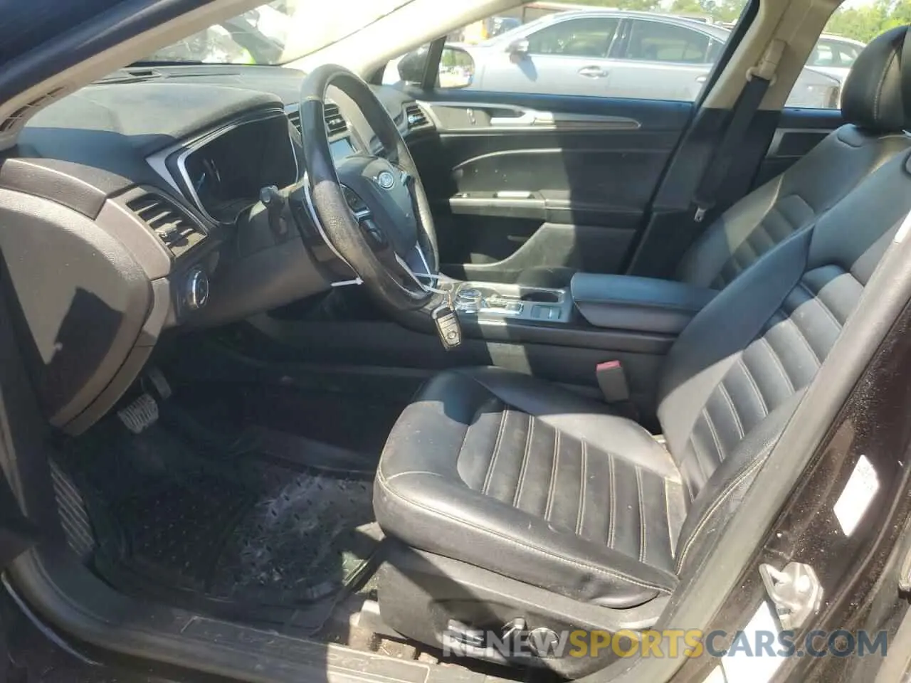 7 Photograph of a damaged car 3FA6P0CD0KR118210 FORD FUSION 2019