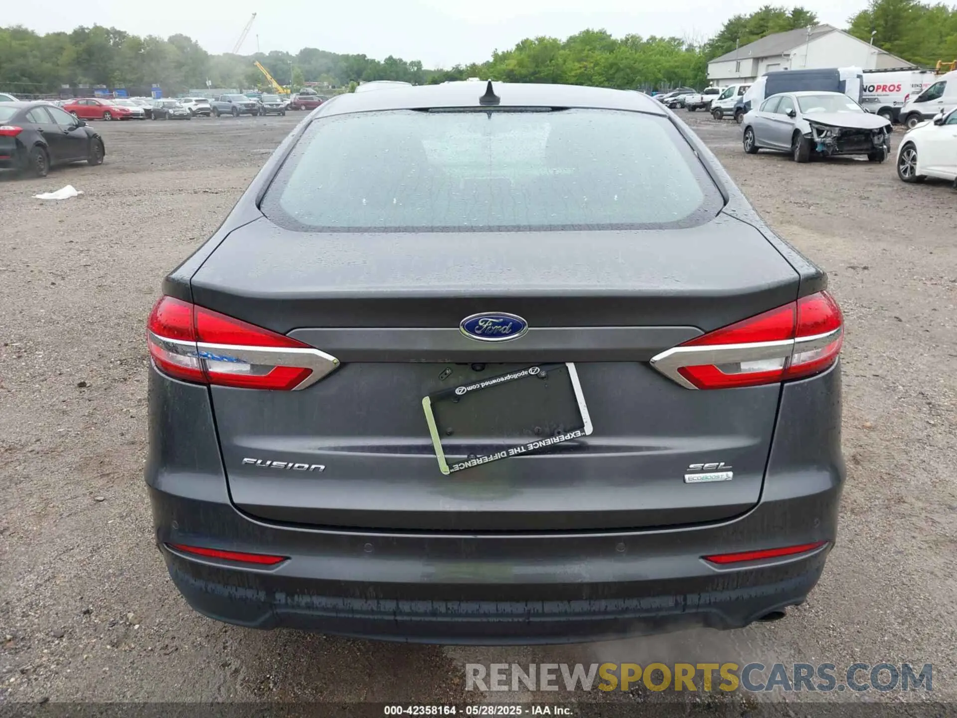 16 Photograph of a damaged car 3FA6P0CD0KR253073 FORD FUSION 2019