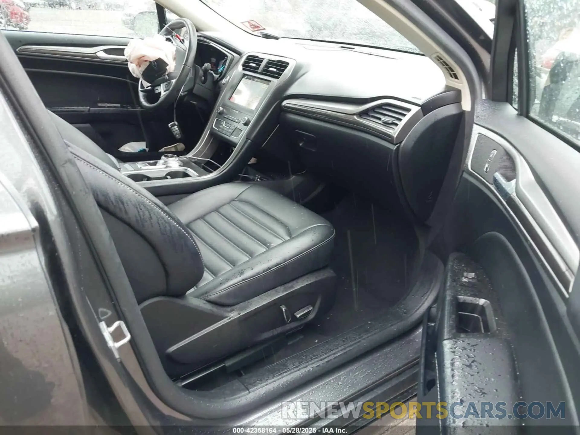 5 Photograph of a damaged car 3FA6P0CD0KR253073 FORD FUSION 2019
