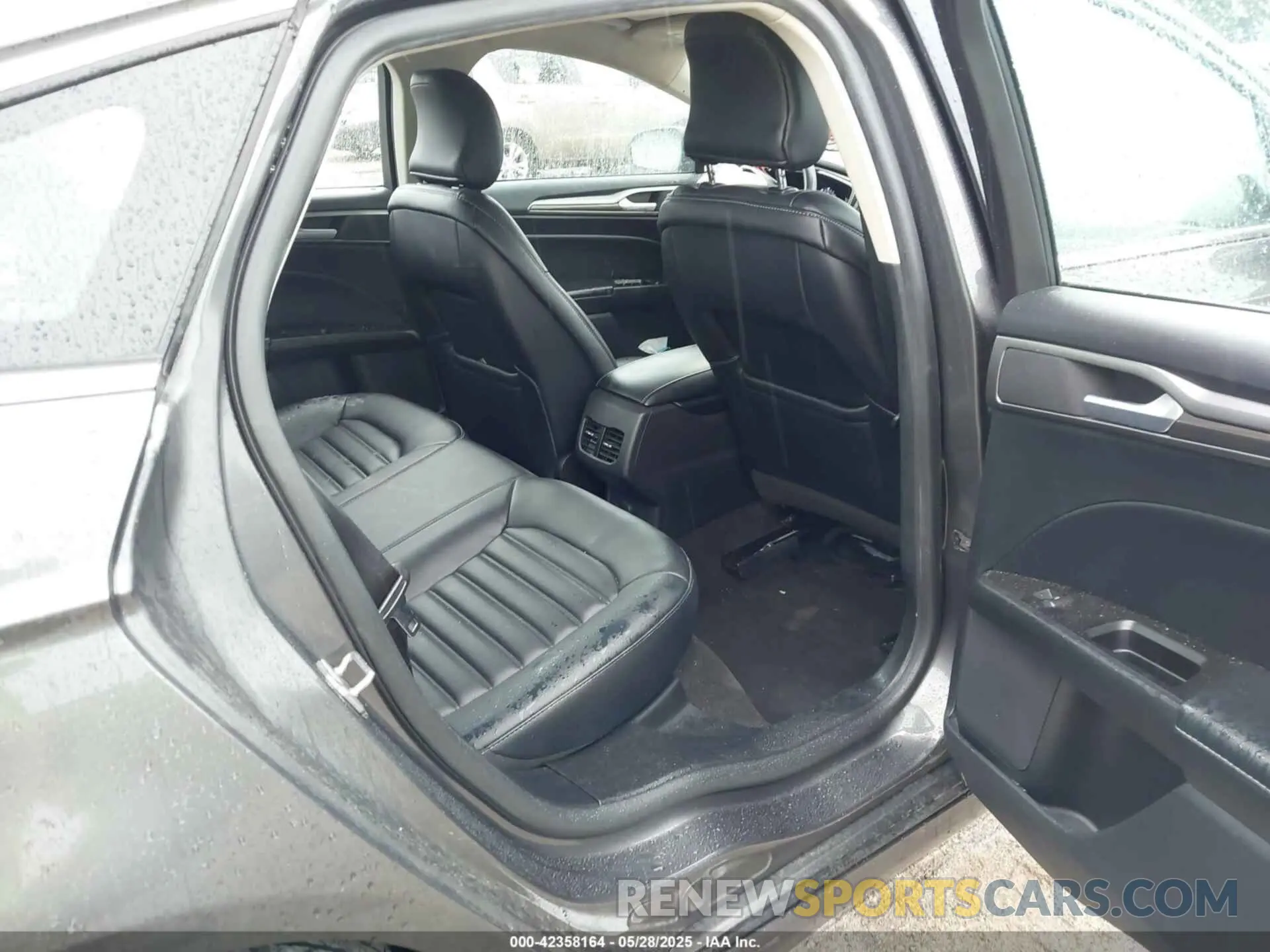 8 Photograph of a damaged car 3FA6P0CD0KR253073 FORD FUSION 2019