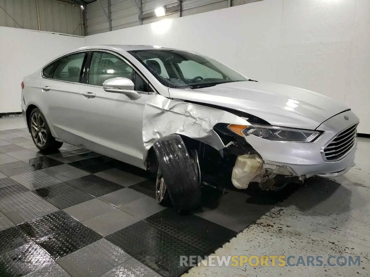 4 Photograph of a damaged car 3FA6P0CD0KR254062 FORD FUSION 2019