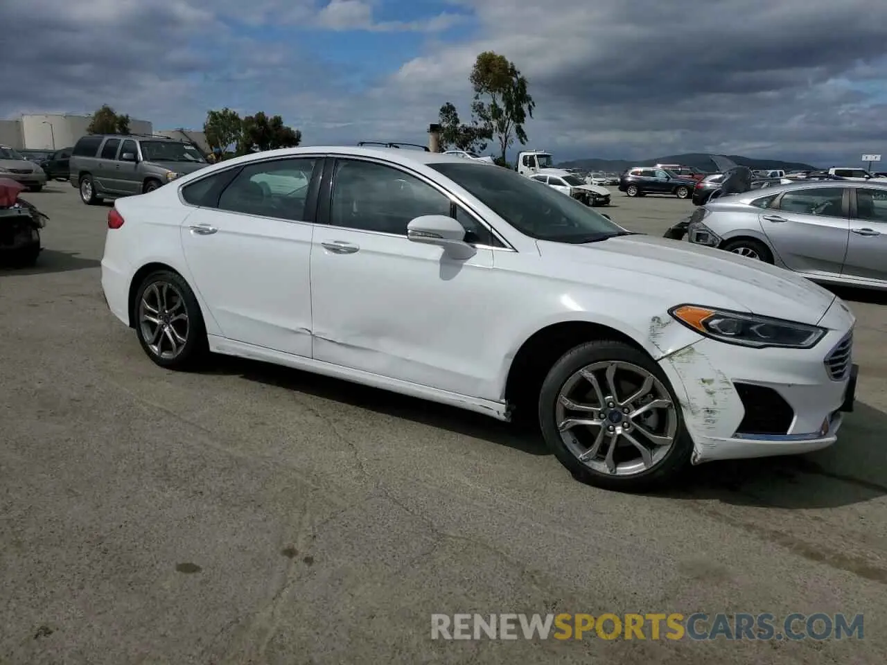 4 Photograph of a damaged car 3FA6P0CD0KR254126 FORD FUSION 2019