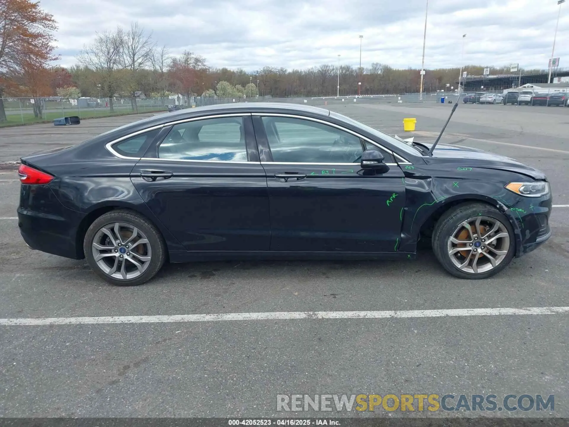 13 Photograph of a damaged car 3FA6P0CD0KR265210 FORD FUSION 2019