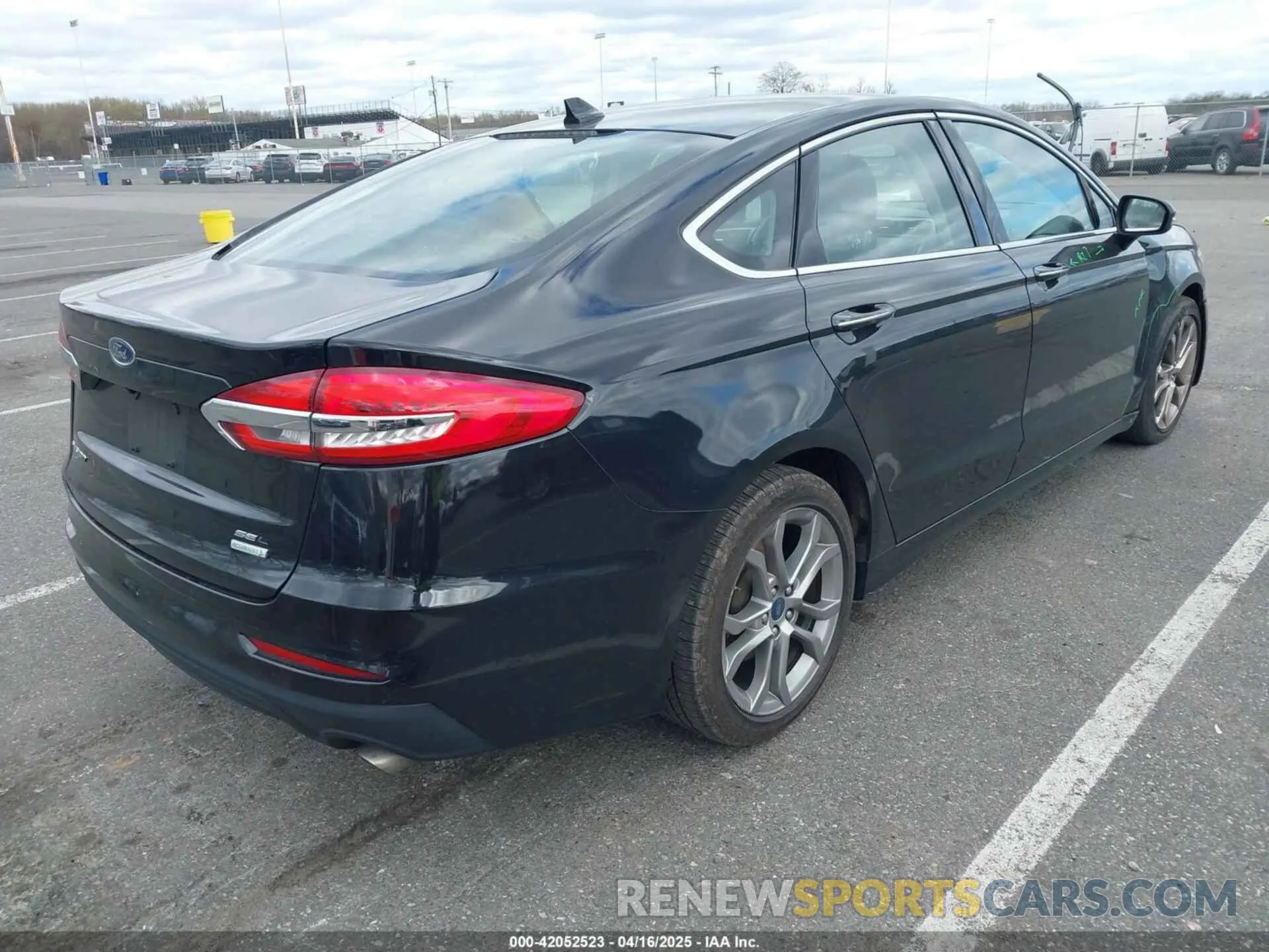 4 Photograph of a damaged car 3FA6P0CD0KR265210 FORD FUSION 2019