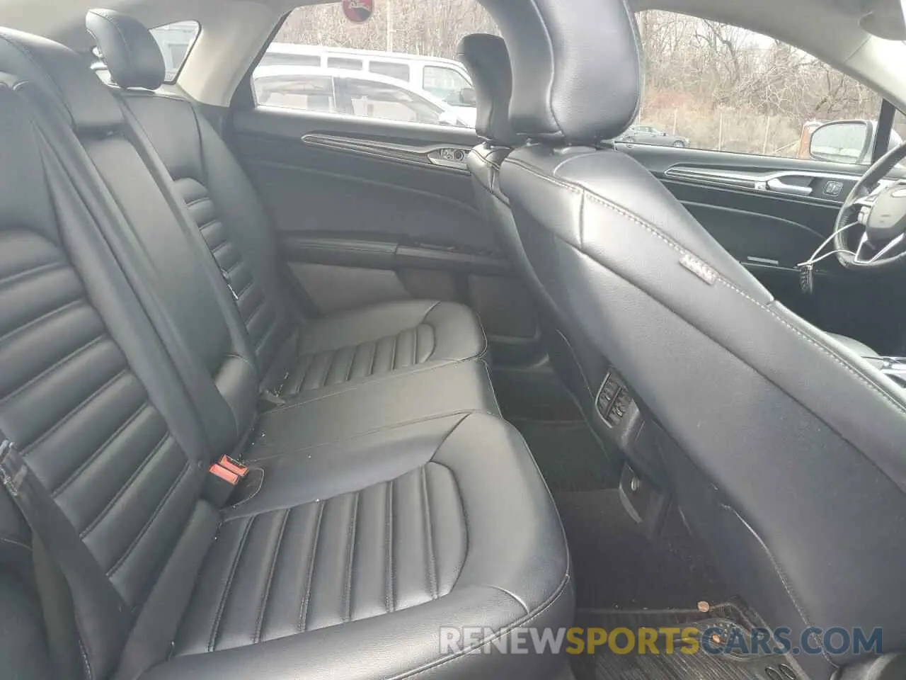 10 Photograph of a damaged car 3FA6P0CD1KR150843 FORD FUSION 2019
