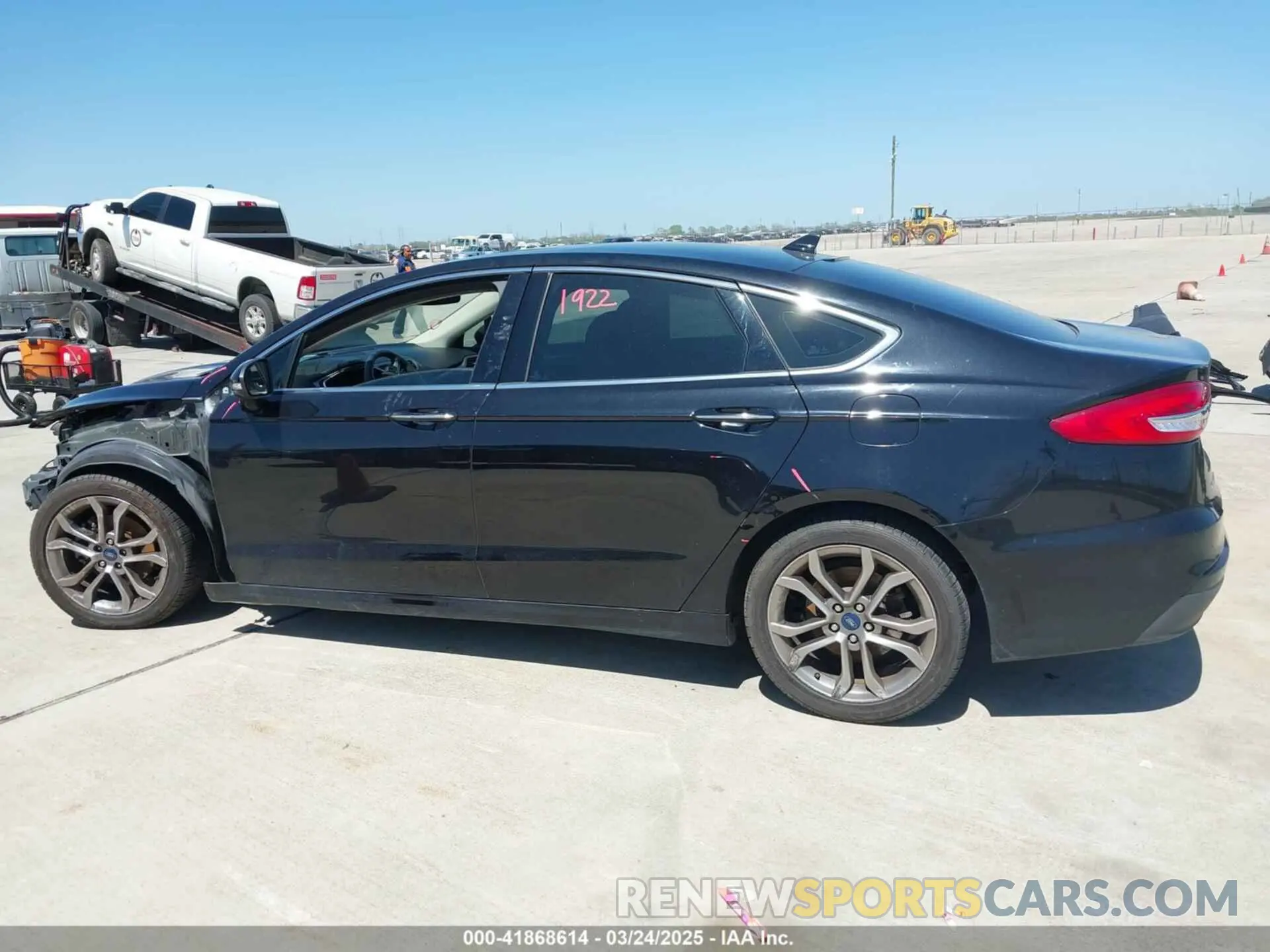 14 Photograph of a damaged car 3FA6P0CD2KR113476 FORD FUSION 2019