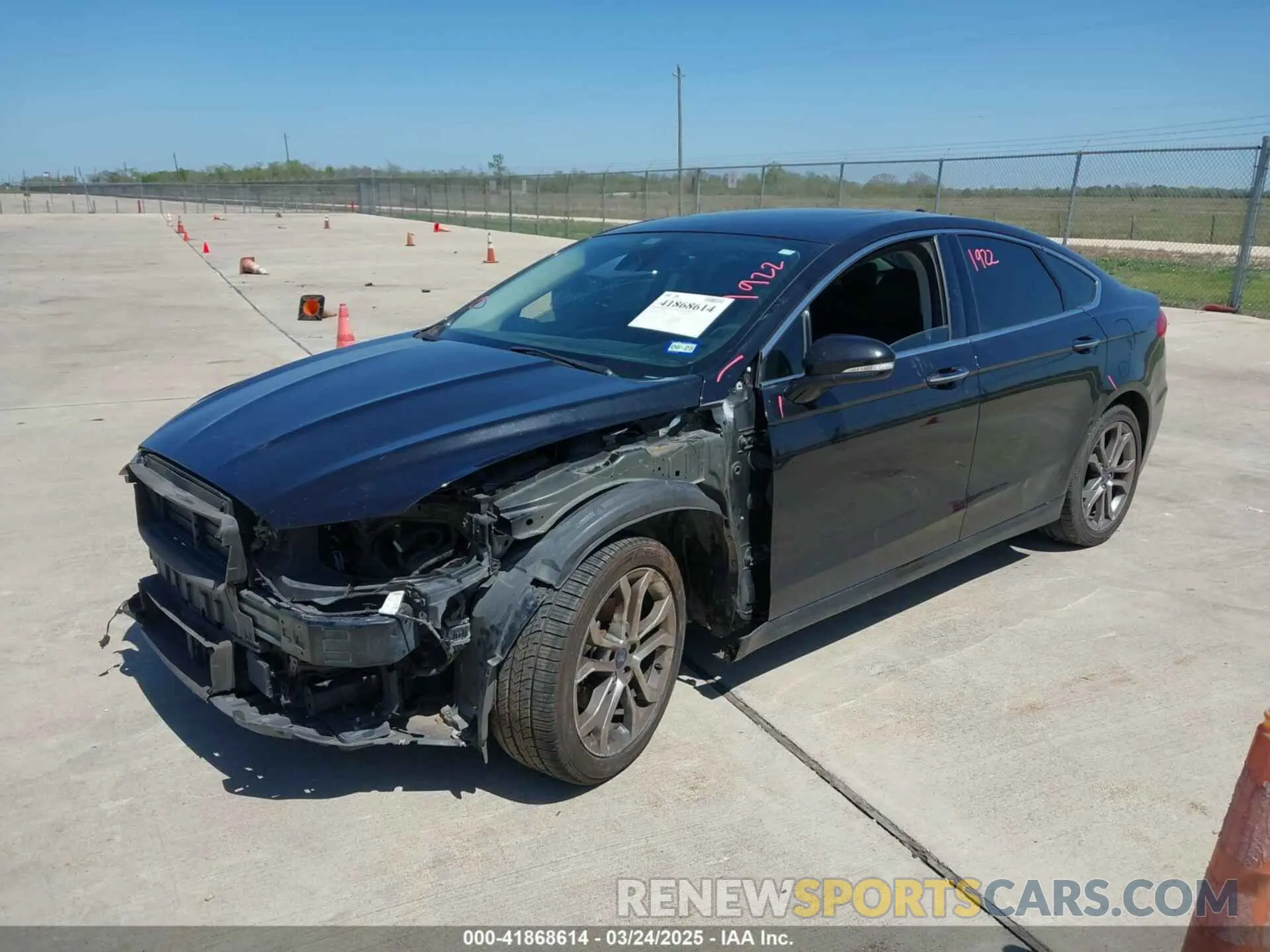 2 Photograph of a damaged car 3FA6P0CD2KR113476 FORD FUSION 2019