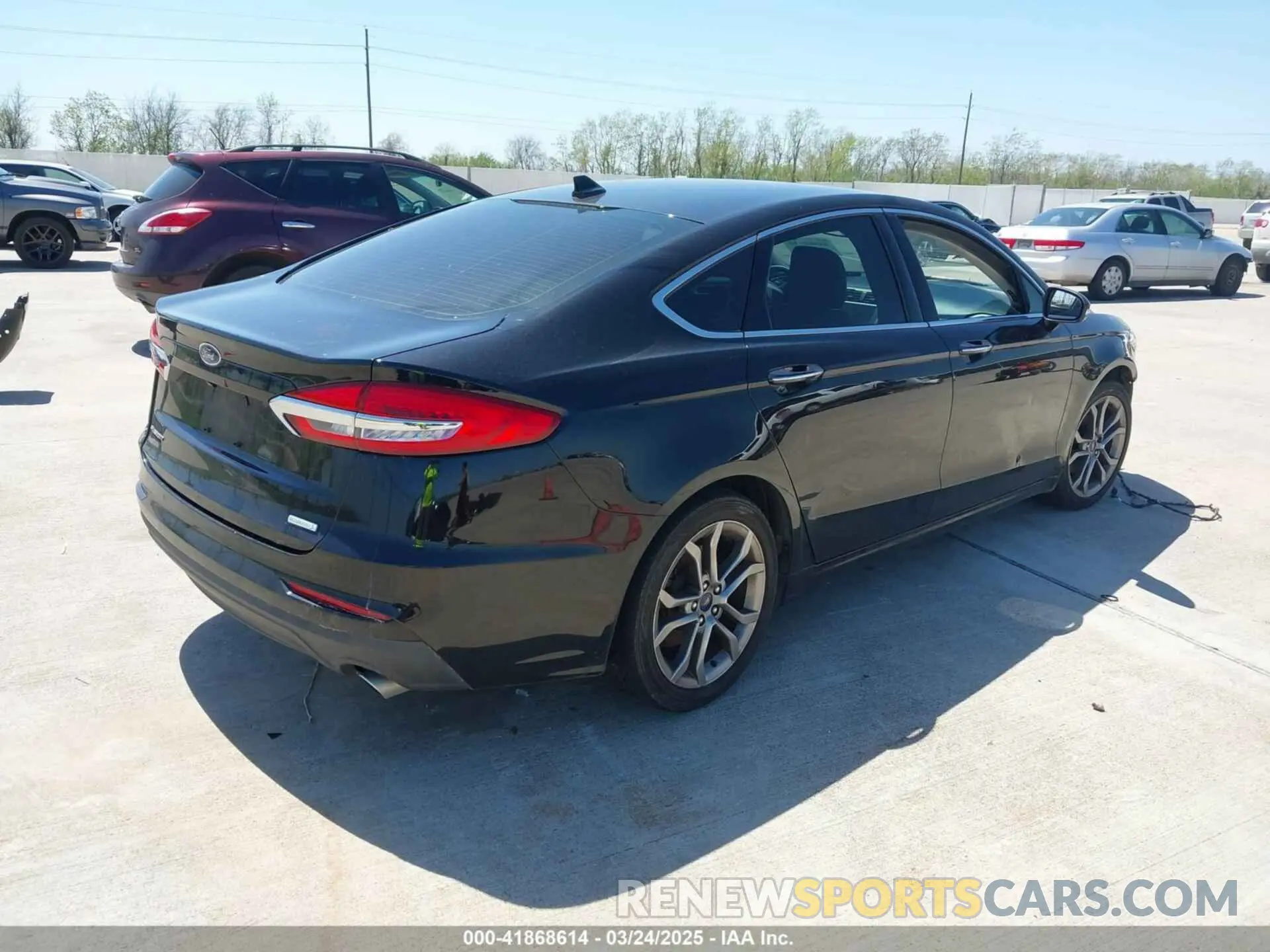 4 Photograph of a damaged car 3FA6P0CD2KR113476 FORD FUSION 2019
