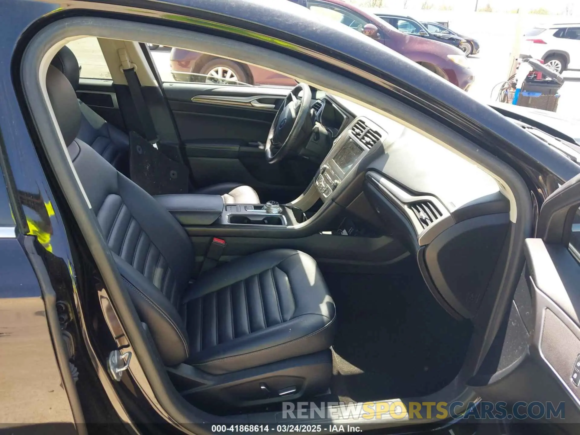 5 Photograph of a damaged car 3FA6P0CD2KR113476 FORD FUSION 2019