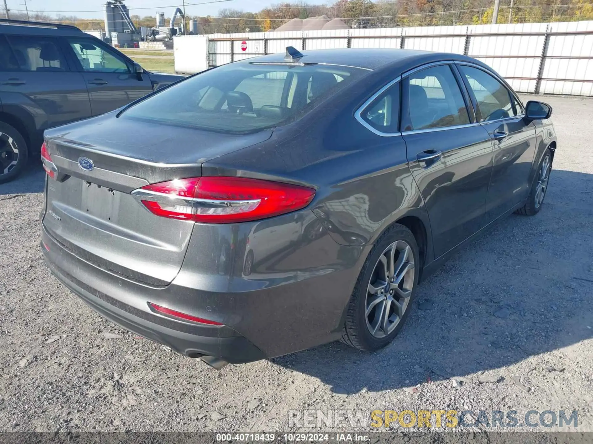 4 Photograph of a damaged car 3FA6P0CD2KR145389 FORD FUSION 2019