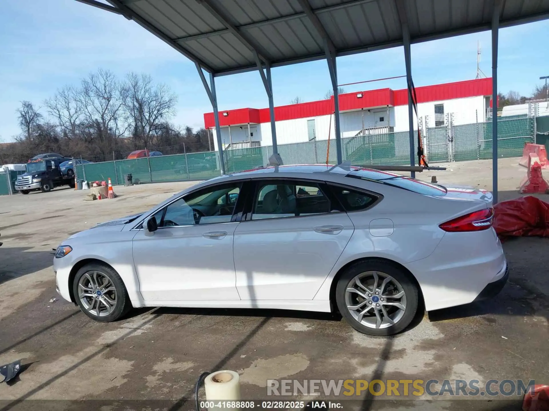 15 Photograph of a damaged car 3FA6P0CD2KR194818 FORD FUSION 2019