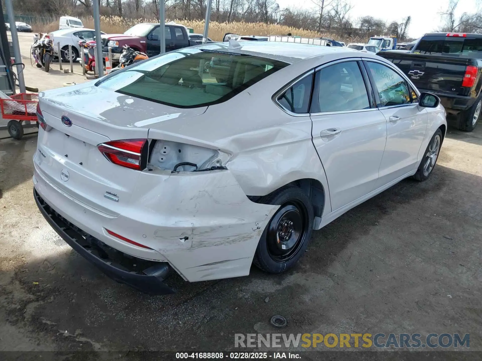 4 Photograph of a damaged car 3FA6P0CD2KR194818 FORD FUSION 2019