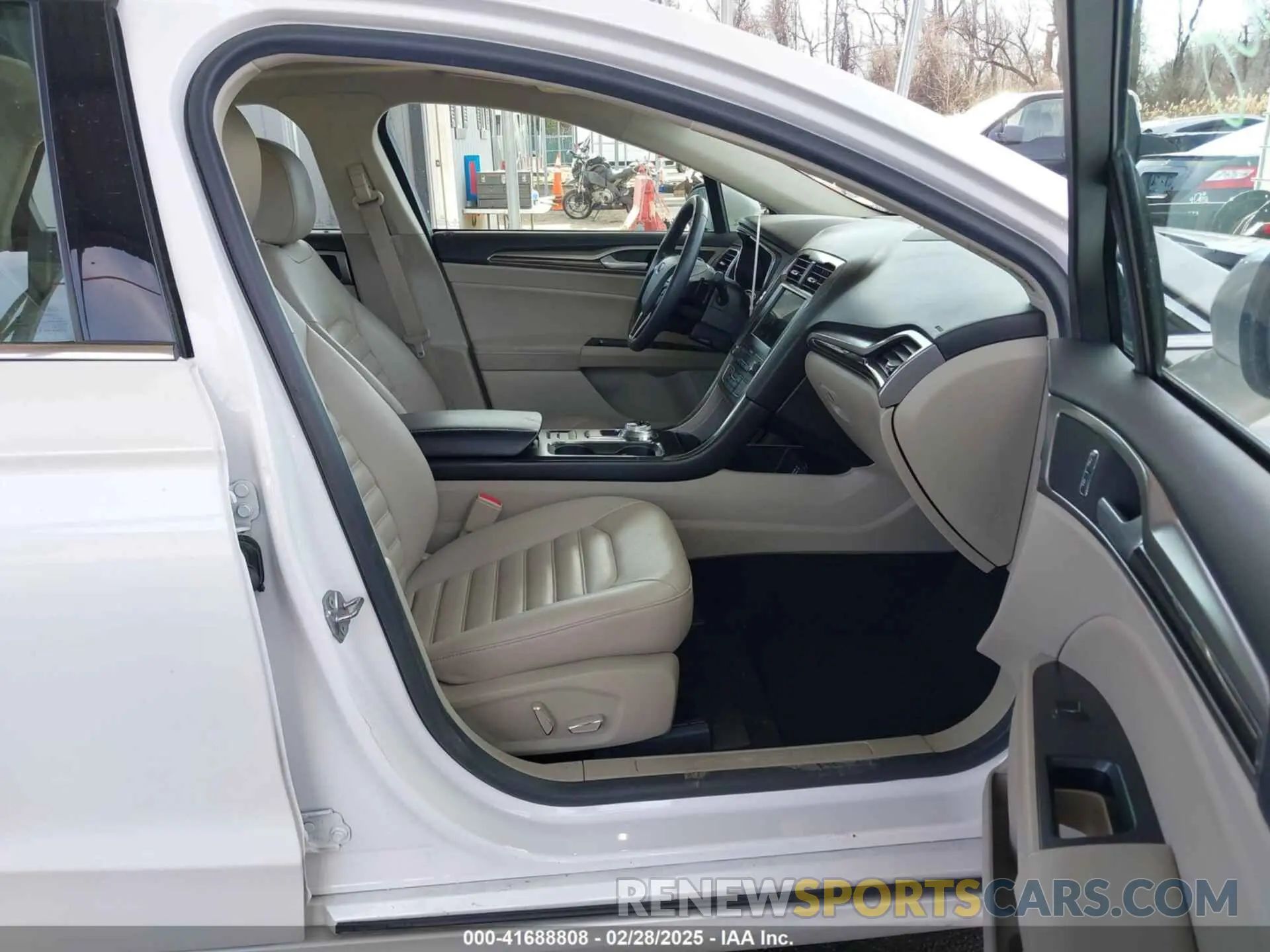 5 Photograph of a damaged car 3FA6P0CD2KR194818 FORD FUSION 2019
