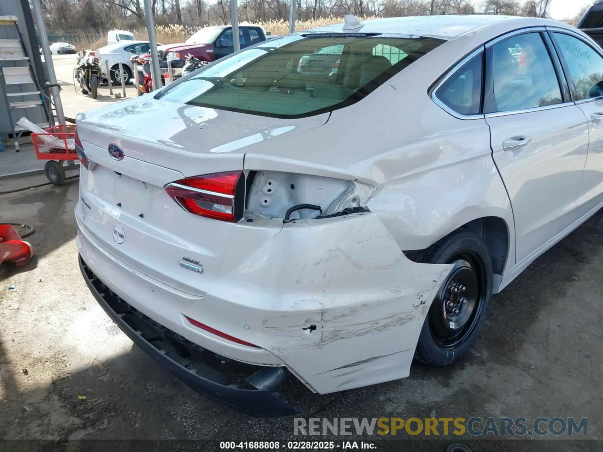 6 Photograph of a damaged car 3FA6P0CD2KR194818 FORD FUSION 2019