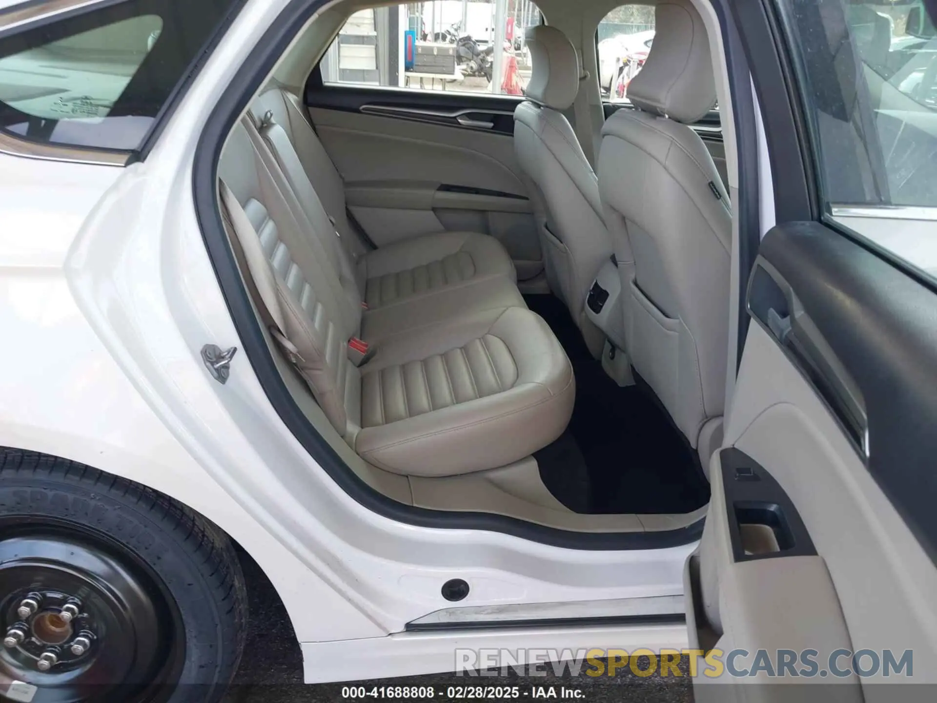 8 Photograph of a damaged car 3FA6P0CD2KR194818 FORD FUSION 2019