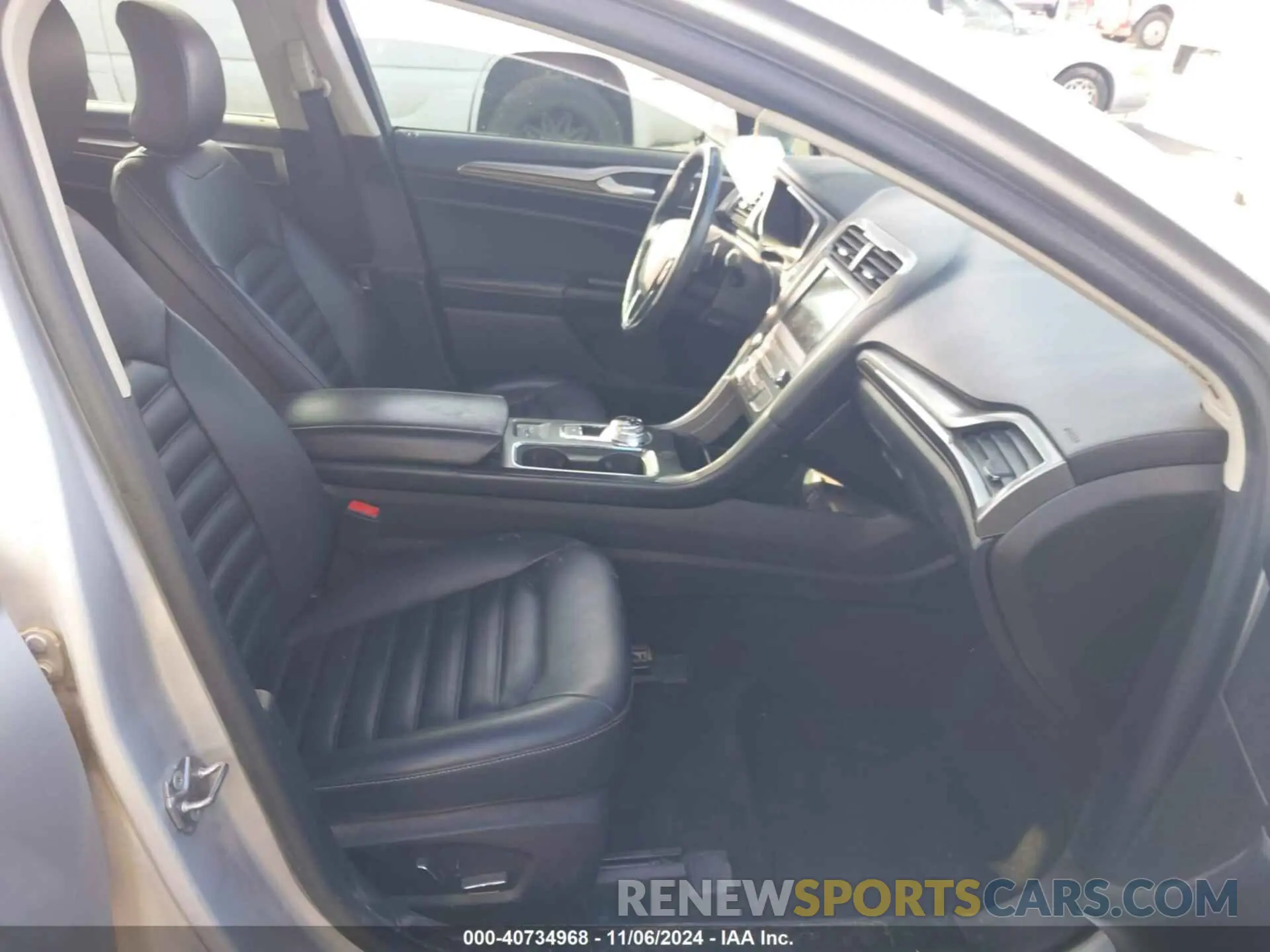5 Photograph of a damaged car 3FA6P0CD2KR236596 FORD FUSION 2019