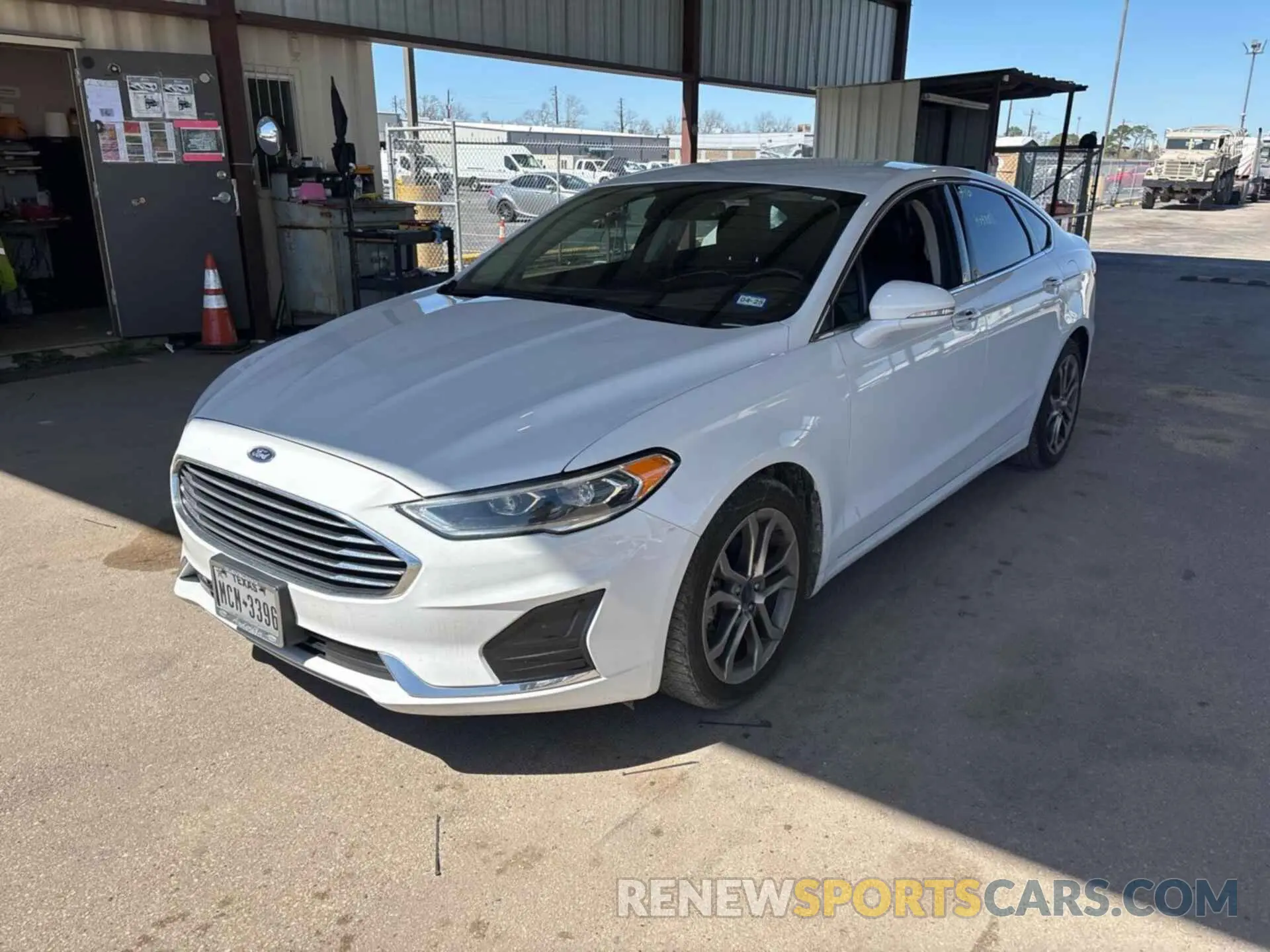 21 Photograph of a damaged car 3FA6P0CD2KR239790 FORD FUSION 2019