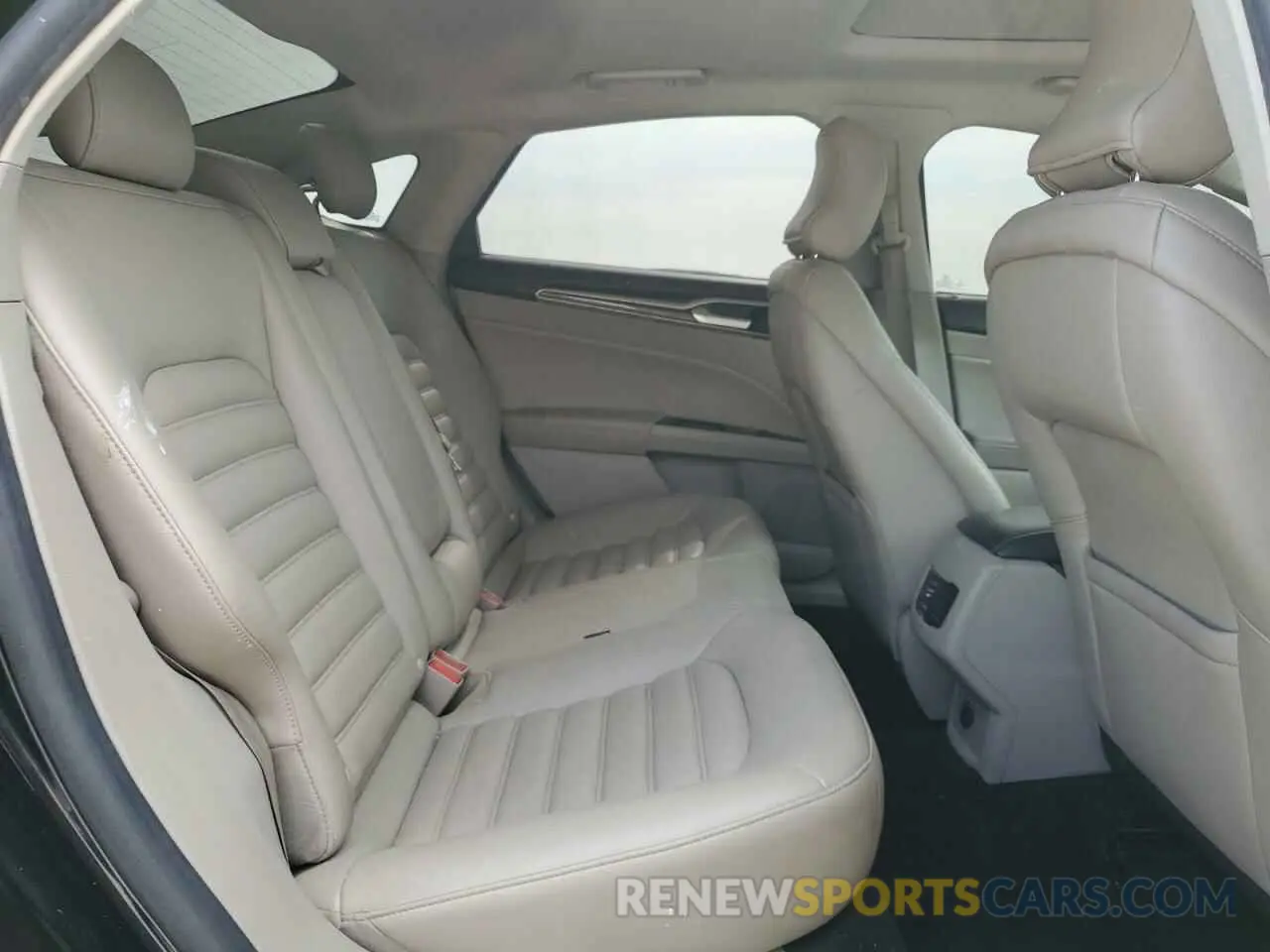 10 Photograph of a damaged car 3FA6P0CD3KR116452 FORD FUSION 2019