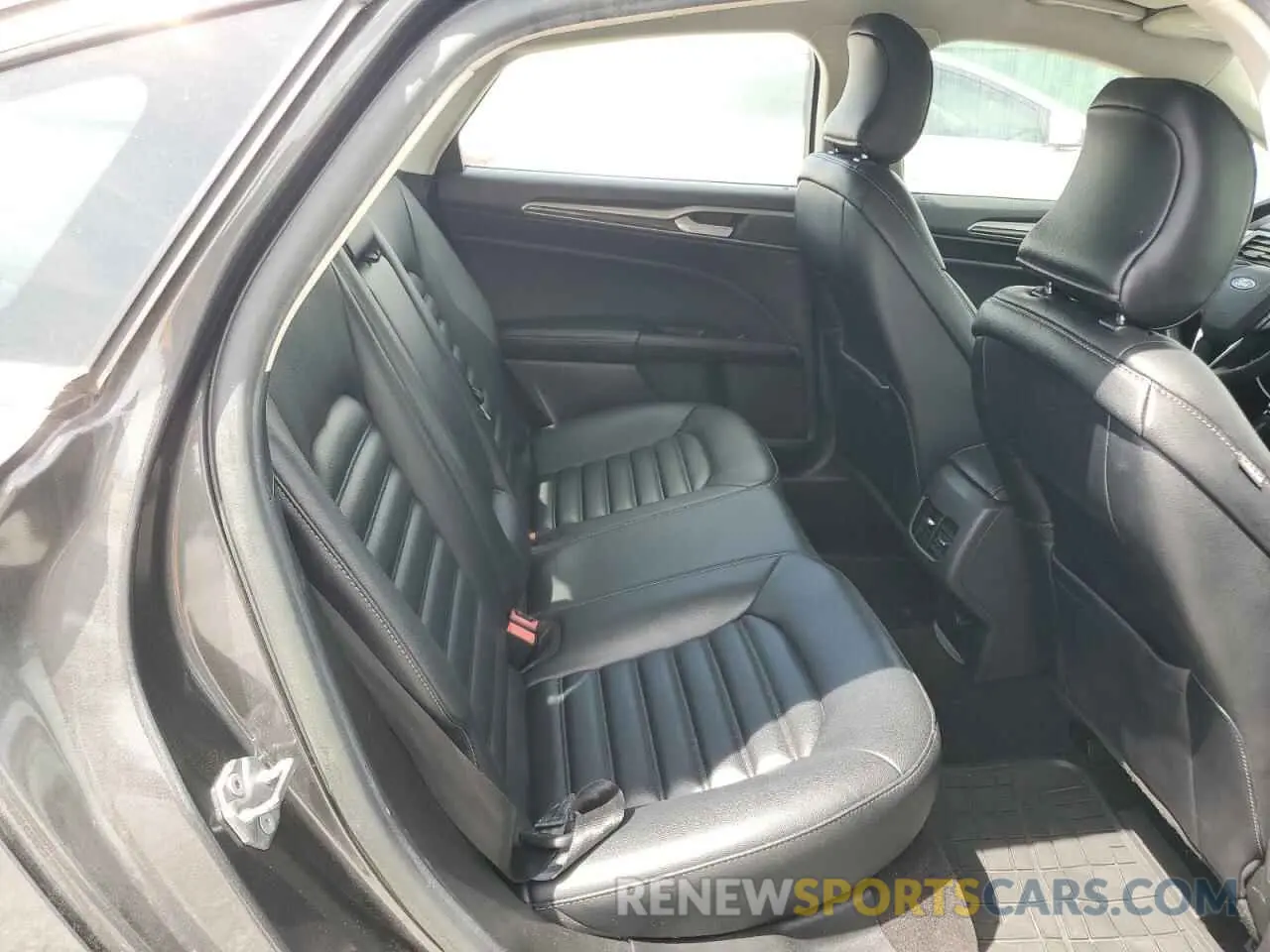 10 Photograph of a damaged car 3FA6P0CD3KR150410 FORD FUSION 2019