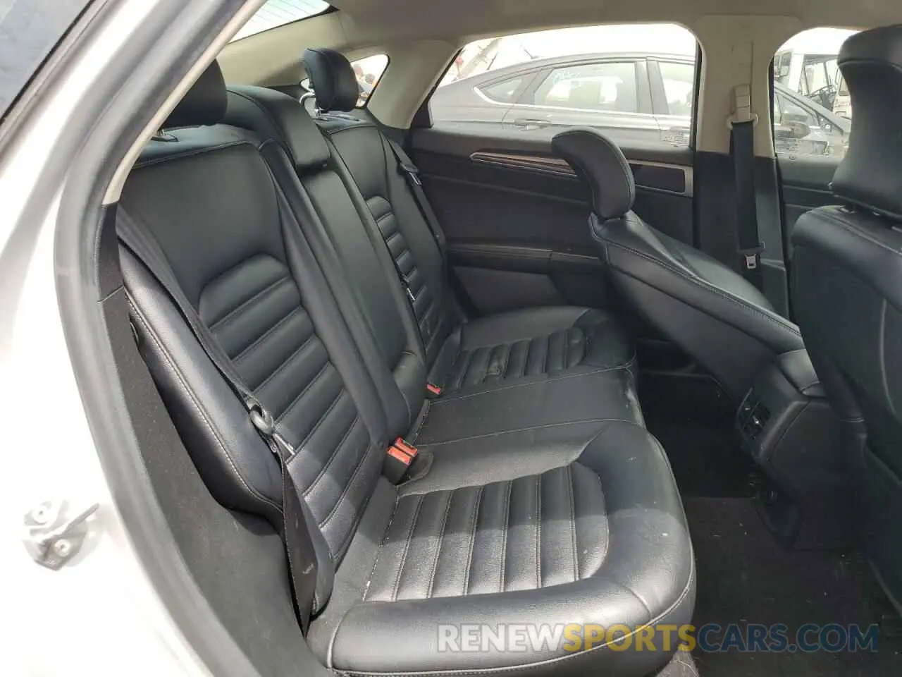 10 Photograph of a damaged car 3FA6P0CD3KR181754 FORD FUSION 2019