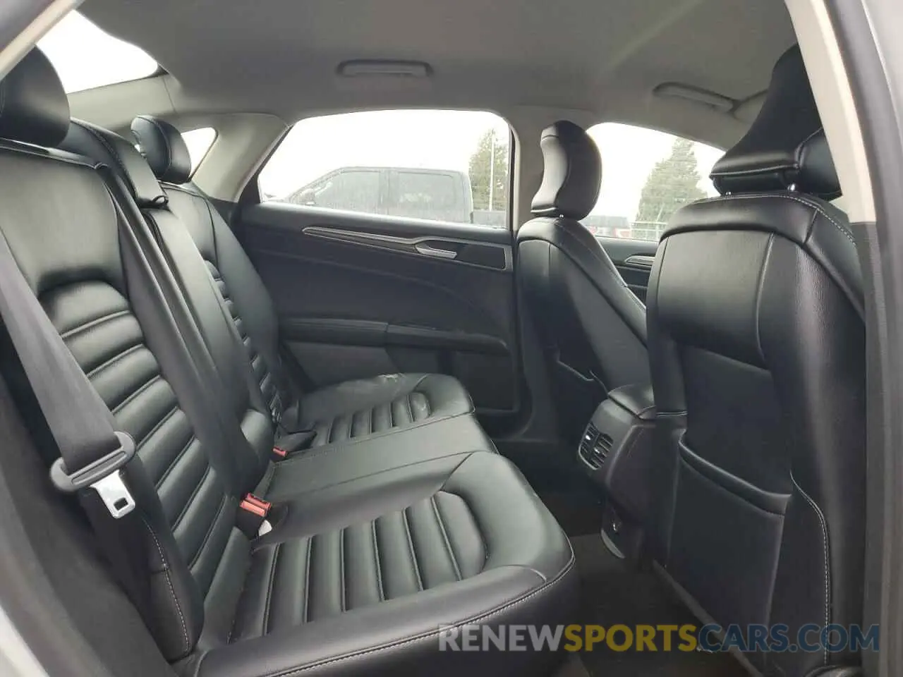 10 Photograph of a damaged car 3FA6P0CD3KR260583 FORD FUSION 2019