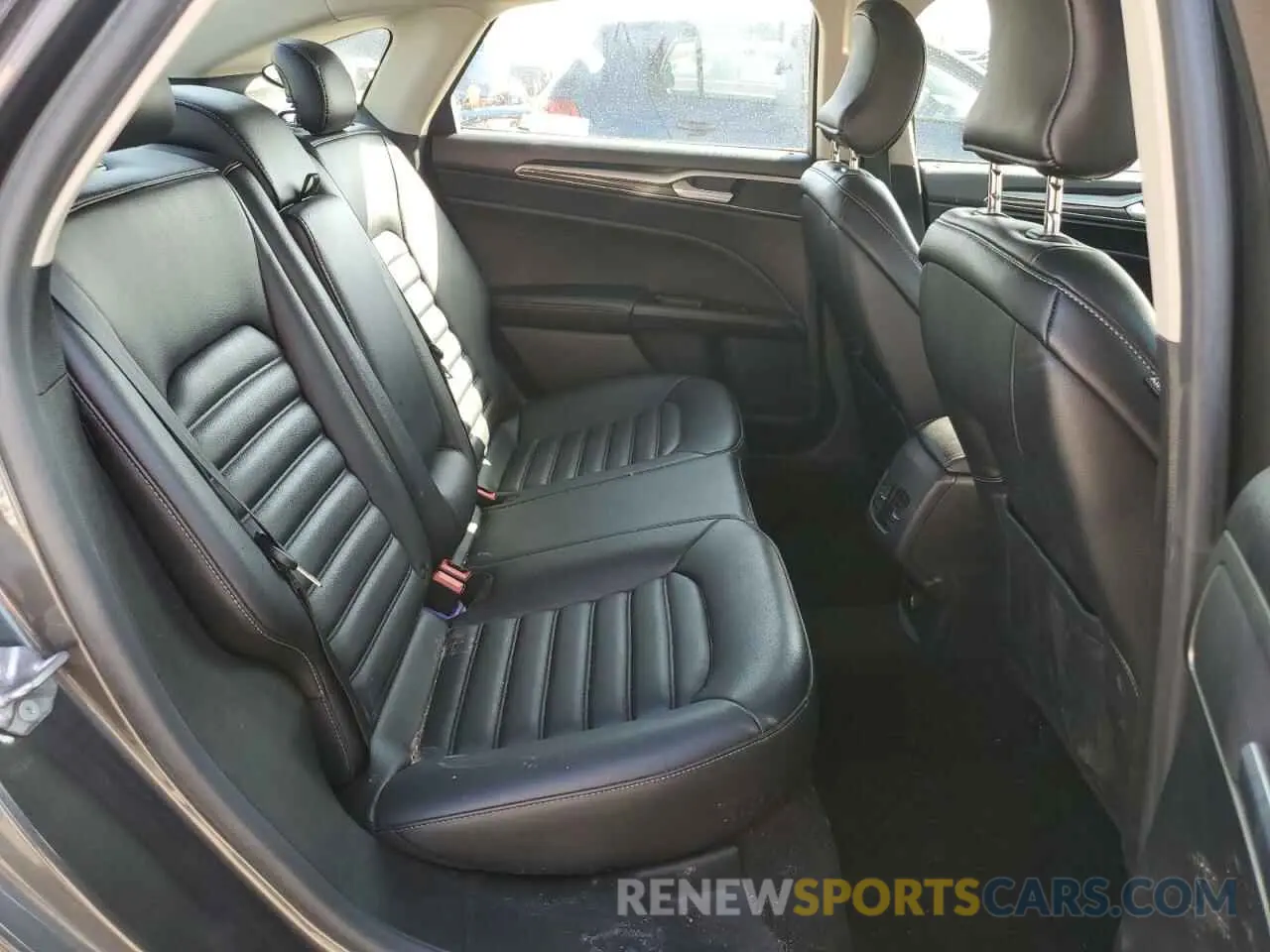 10 Photograph of a damaged car 3FA6P0CD4KR196098 FORD FUSION 2019